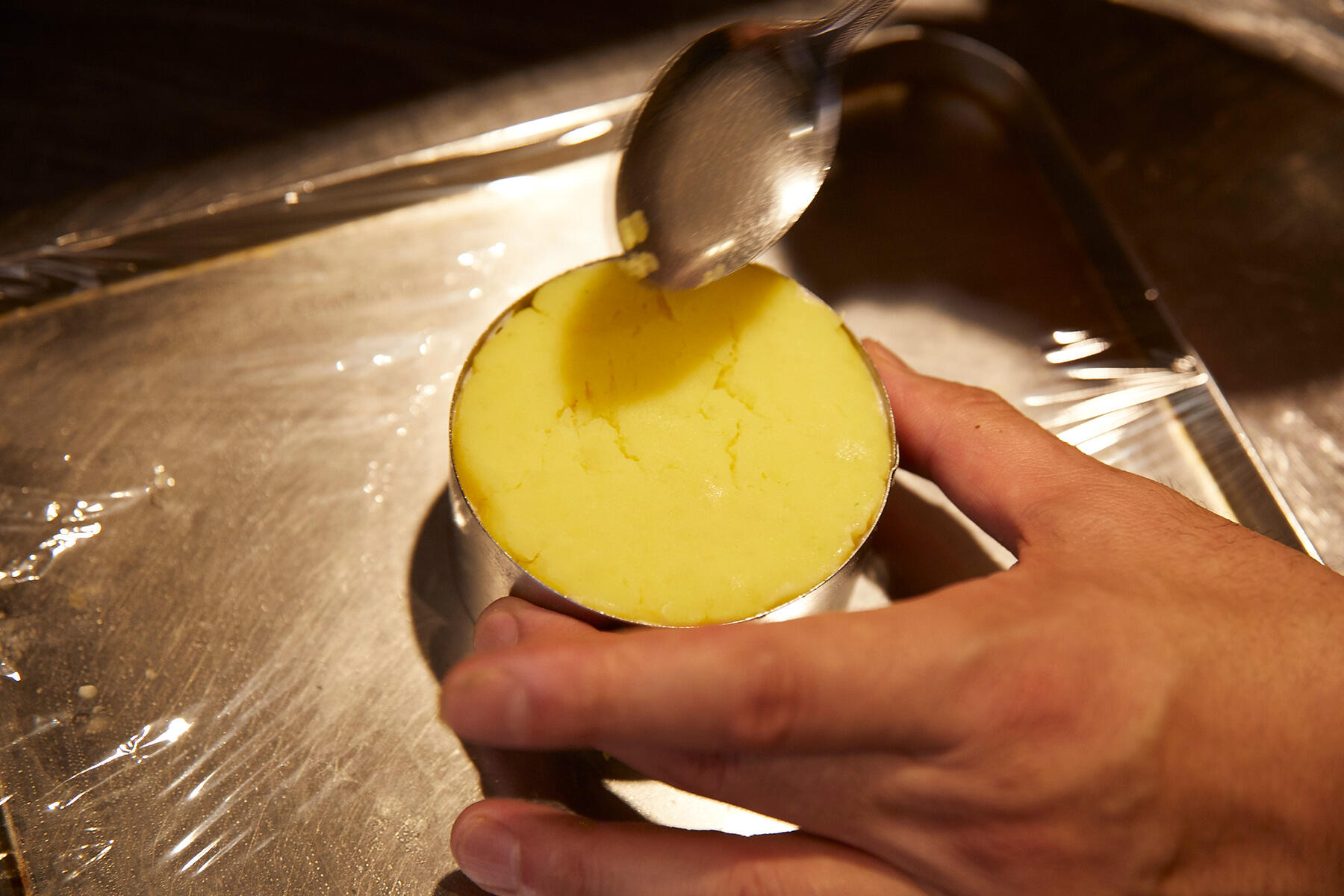 じゃがいもをのせる