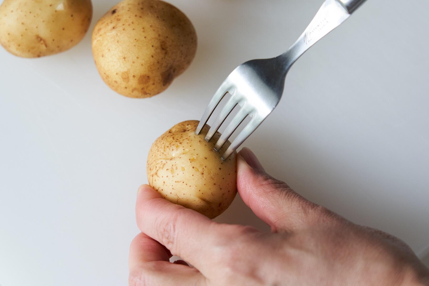 新じゃがの下ごしらえ