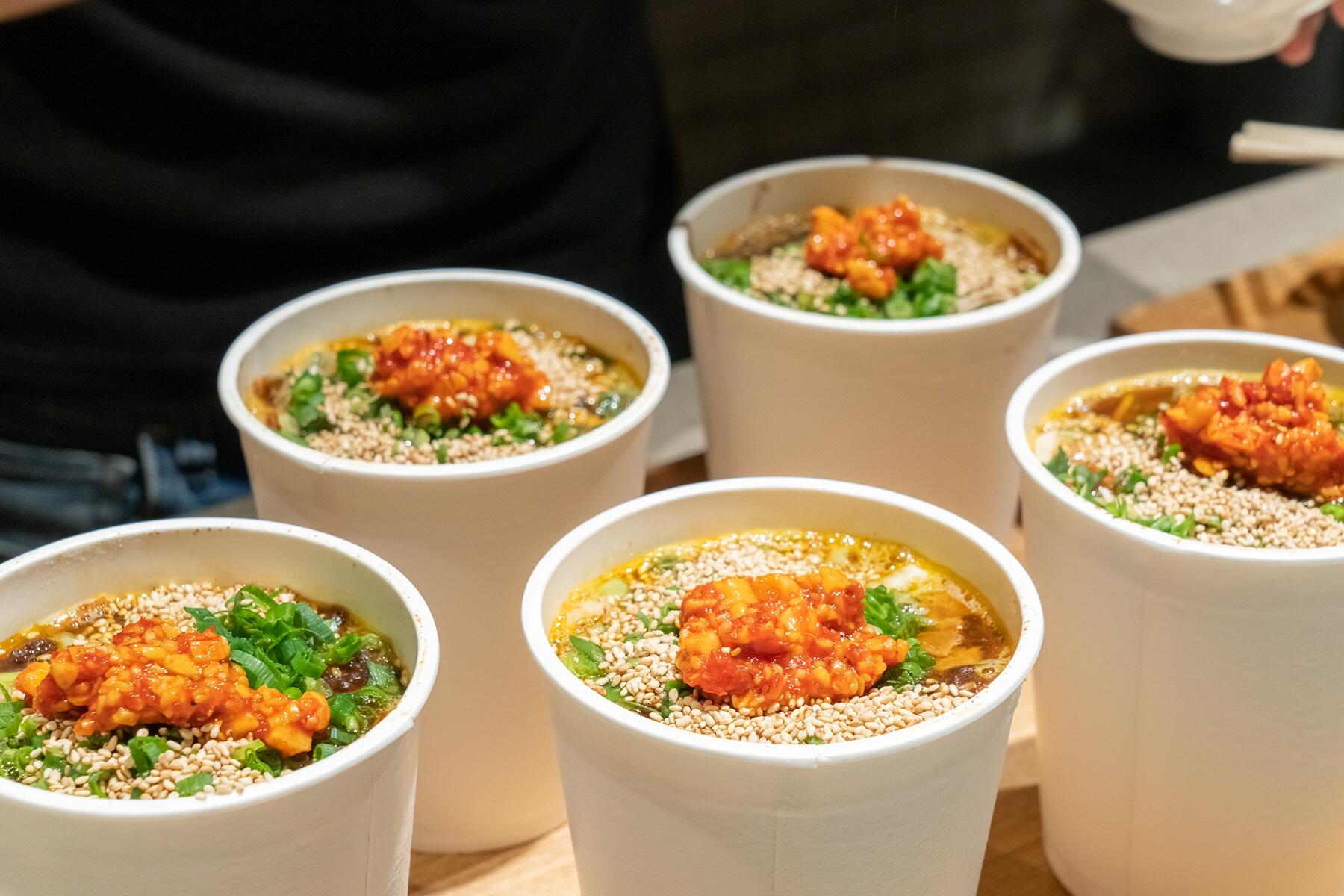 並んだカップ麺