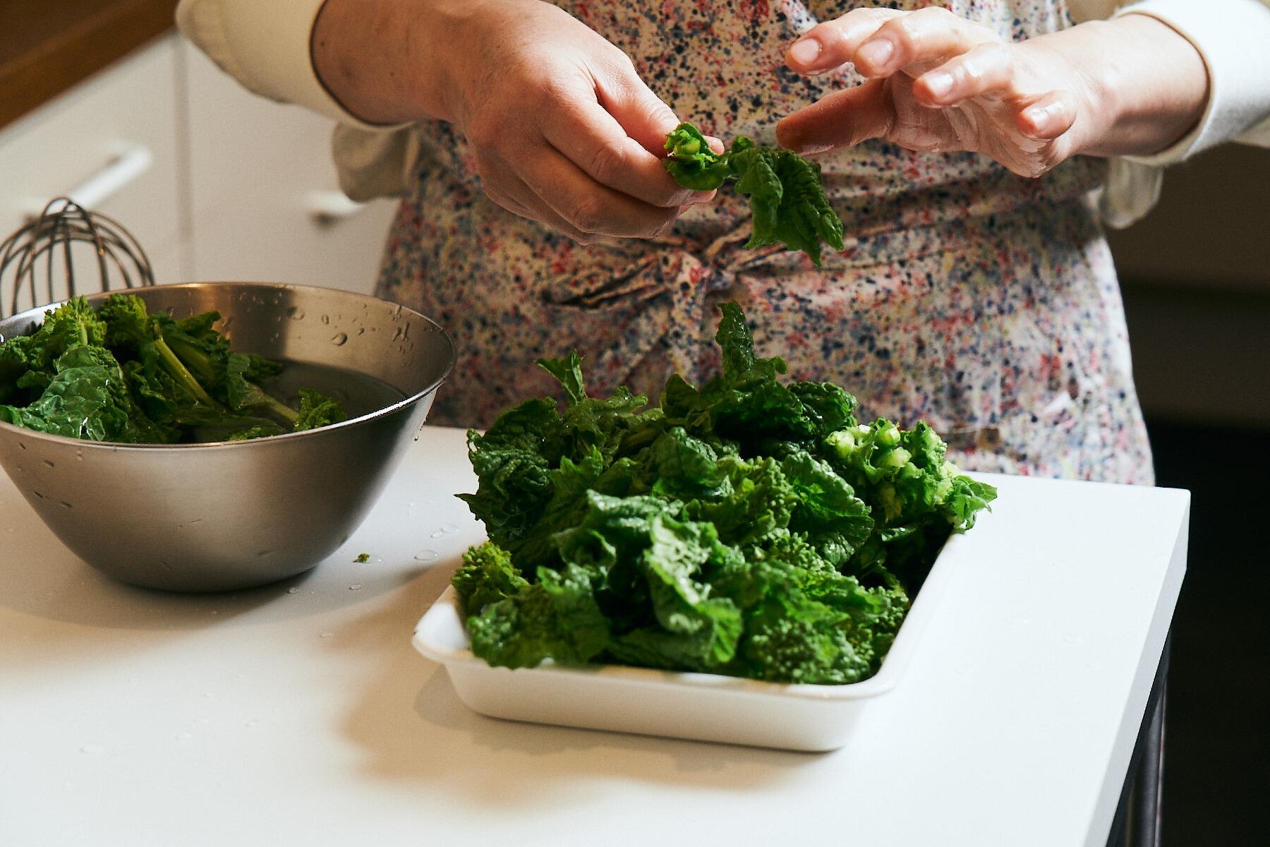 茎、葉、つぼみに分ける
