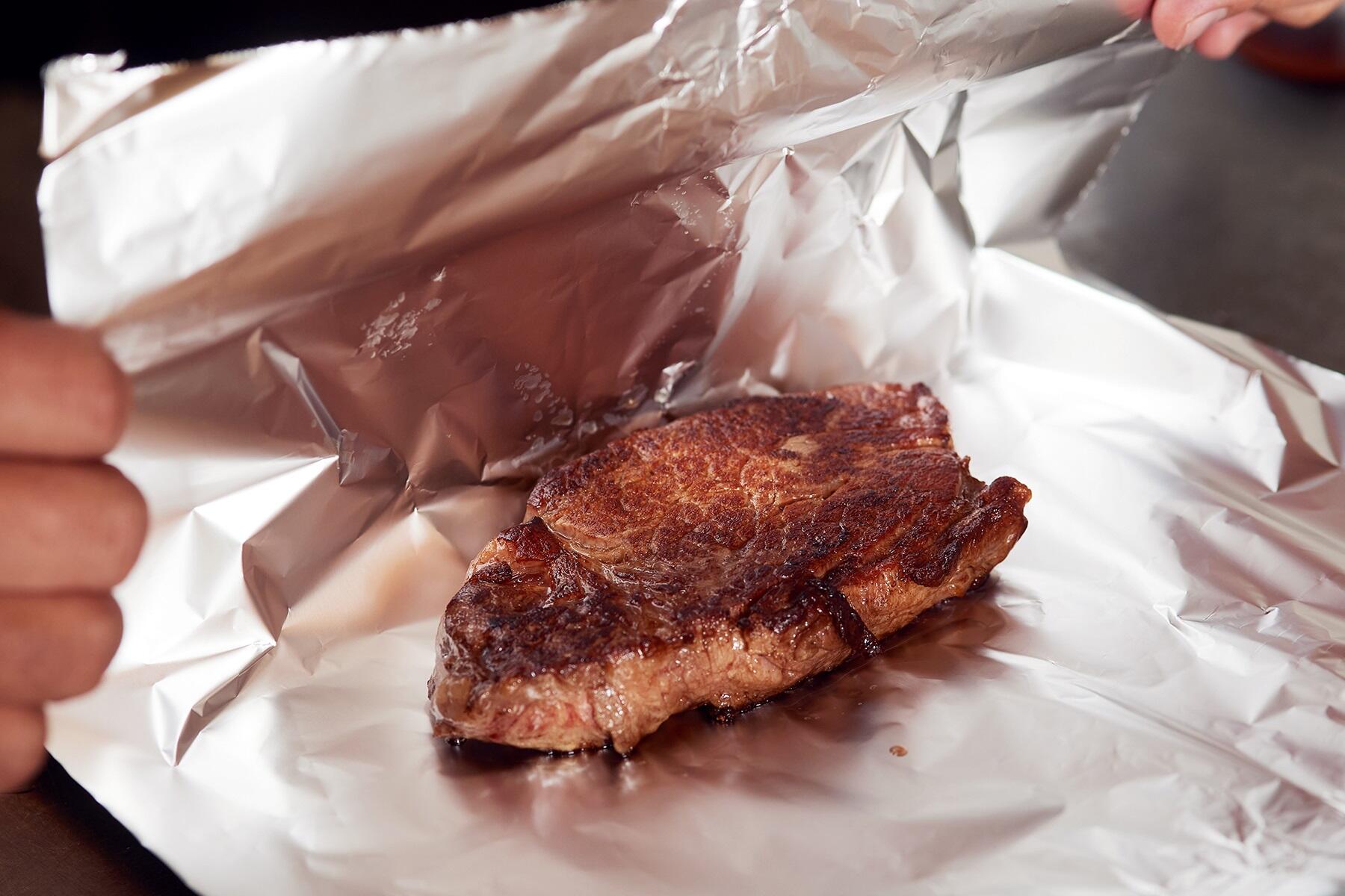 肉汁を落ち着かせる