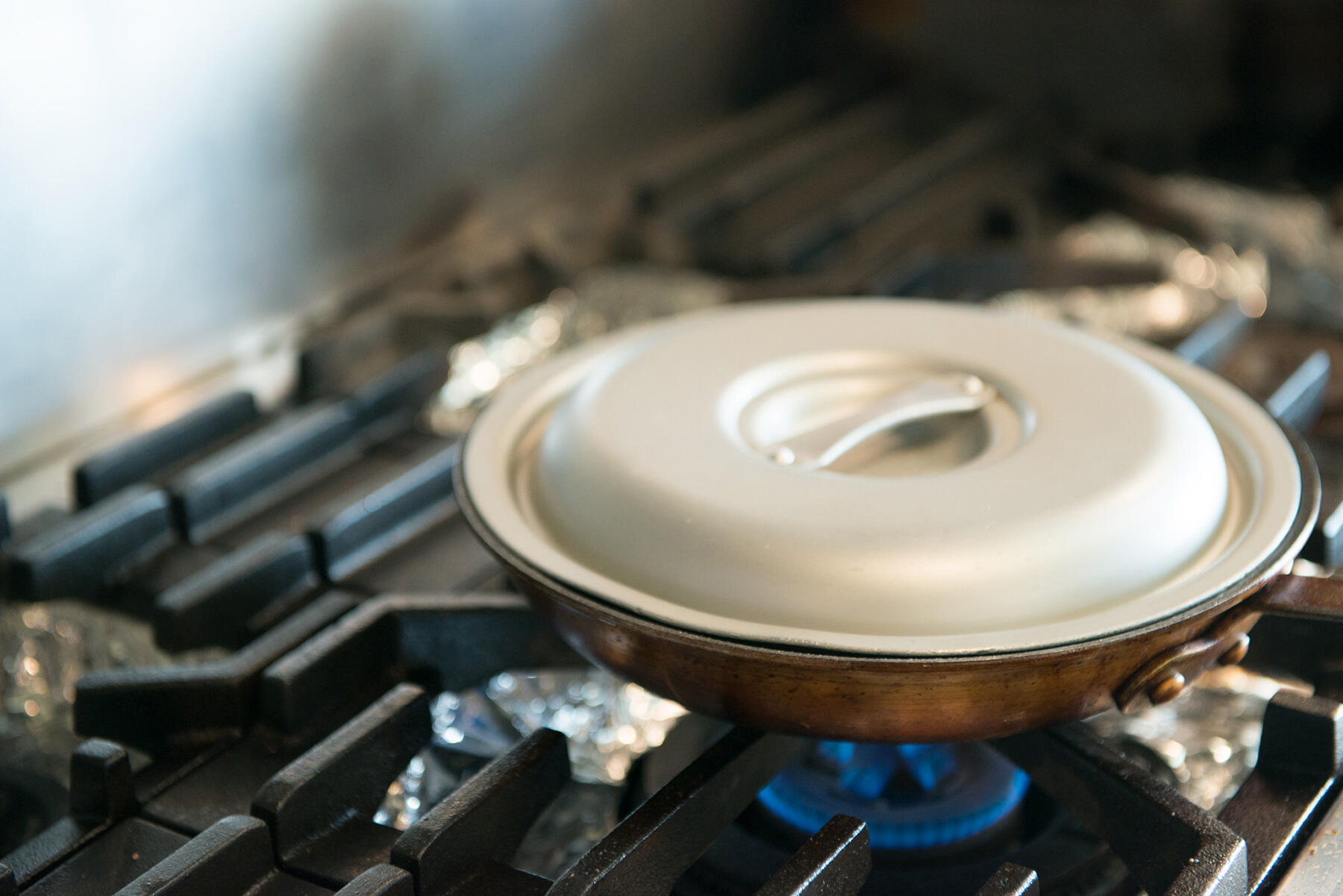 白ワイン、白ワインビネガーを加える