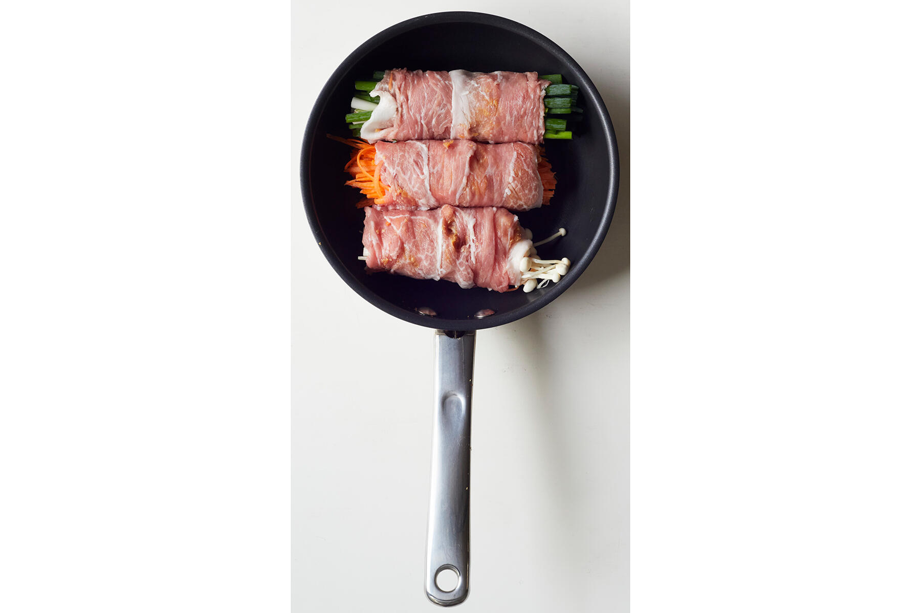 味噌と巻くだけ 野菜の肉巻き メインのおかずを小さなフライパンひとつで 公式 Dancyu ダンチュウ 味噌と巻くだけ 野菜の肉巻き メインのおかずを小さなフライパンひとつで 公式 Dancyu ダンチュウ
