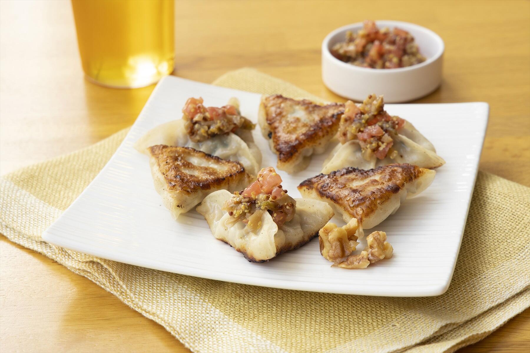 三角餃子 ザーサイとトマトのソース