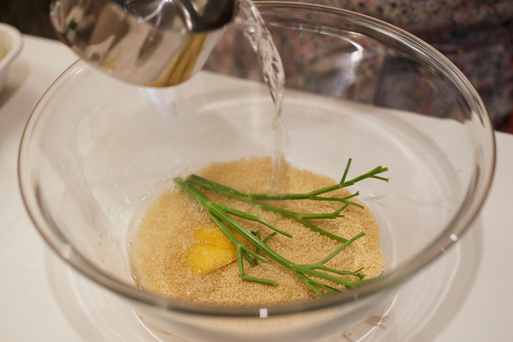 クスクスを蒸らす