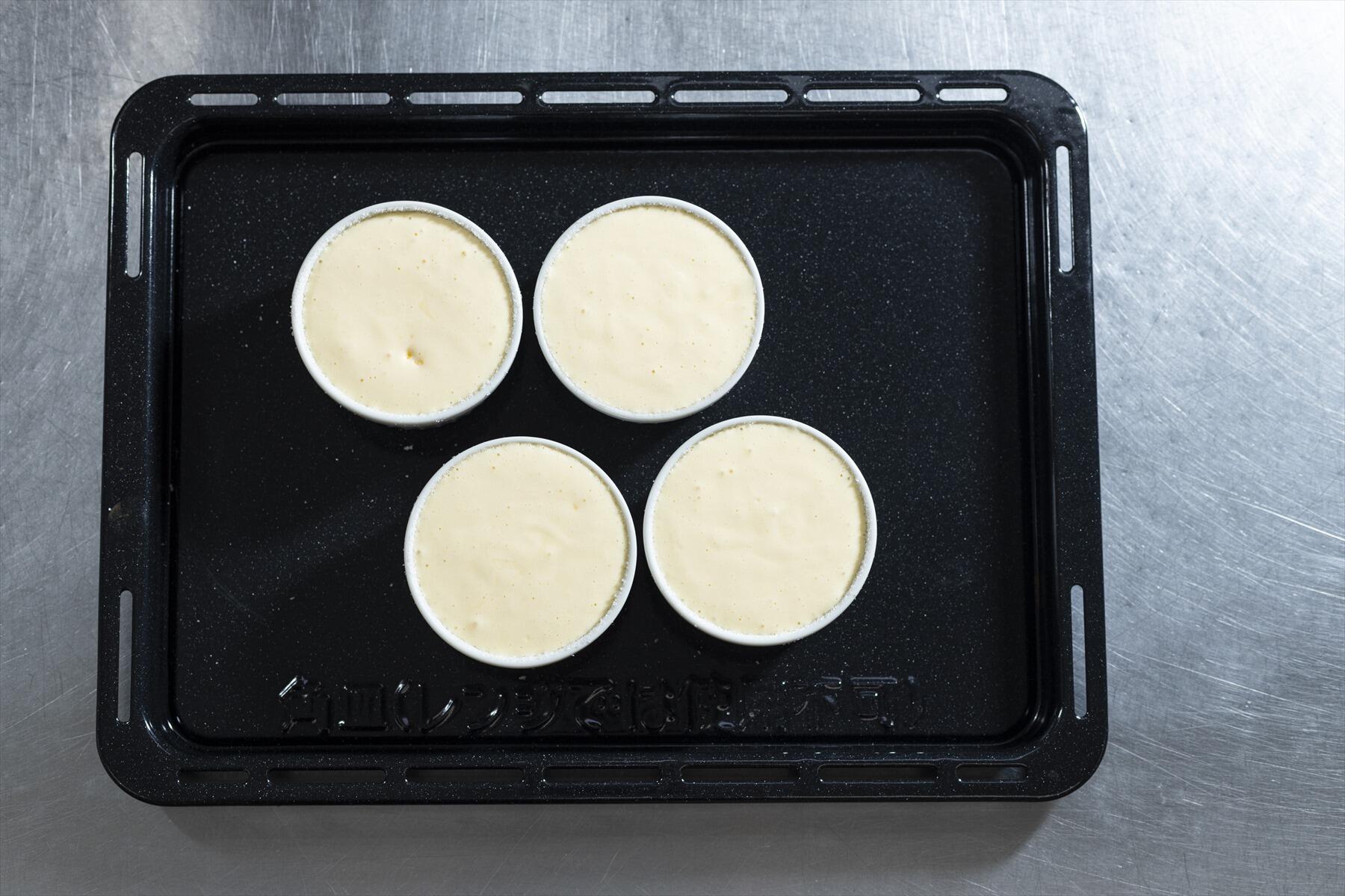 型に流し入れて焼く