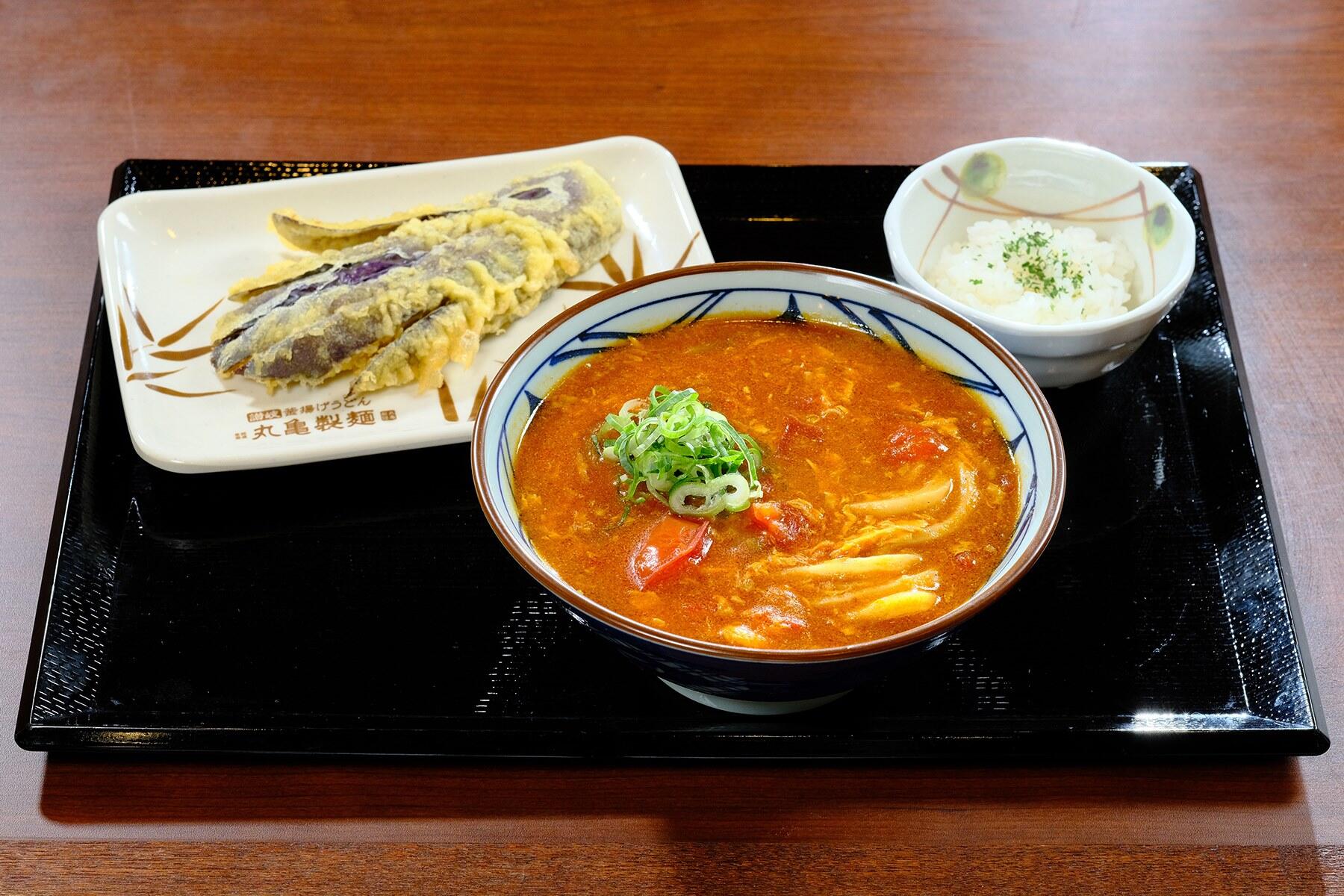 トマたまカレーうどん(ひと口ごはん付き)