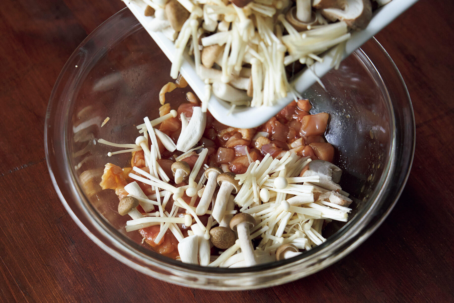 きのこを加える