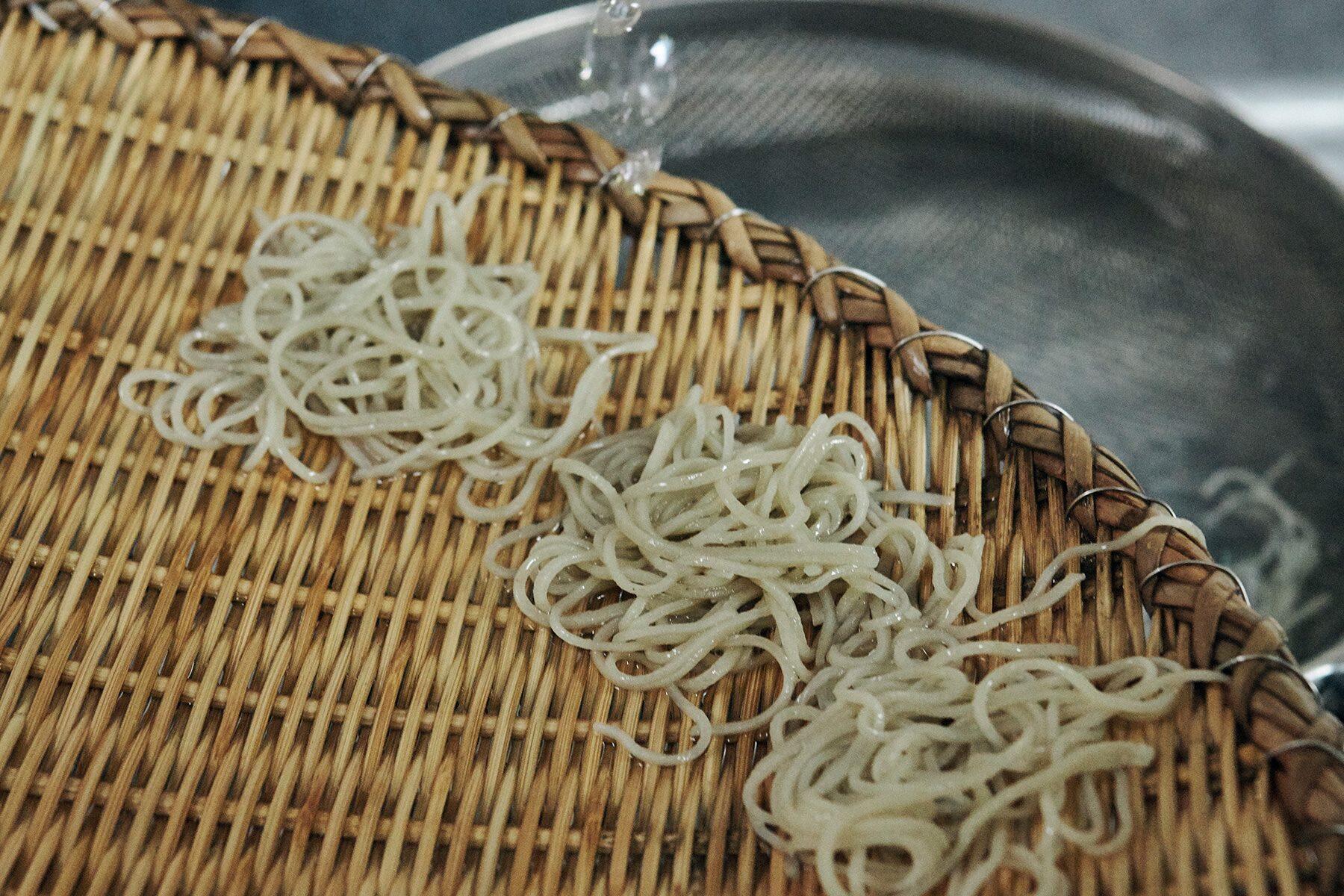 ざるにあげた蕎麦