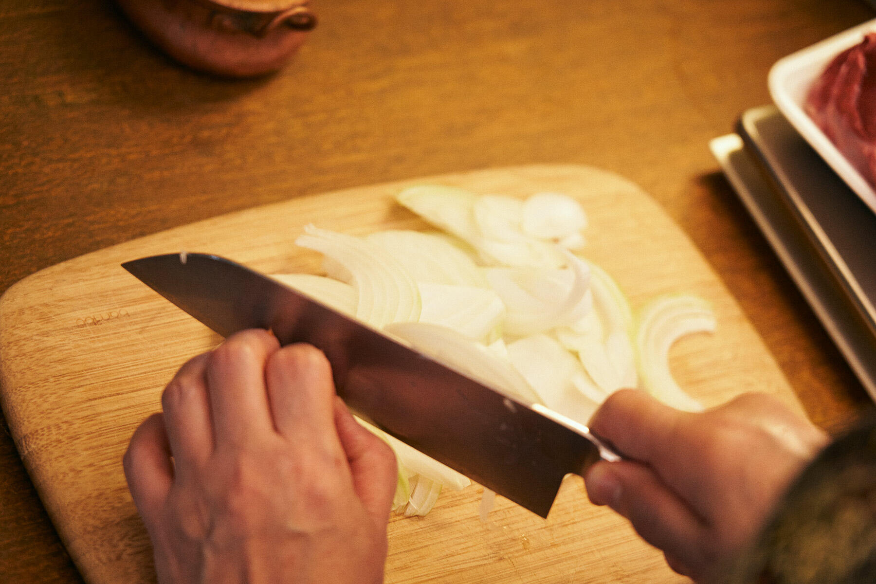 野菜をカットする