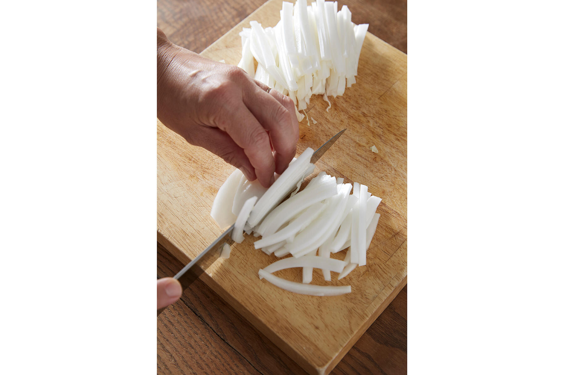 野菜をカットする