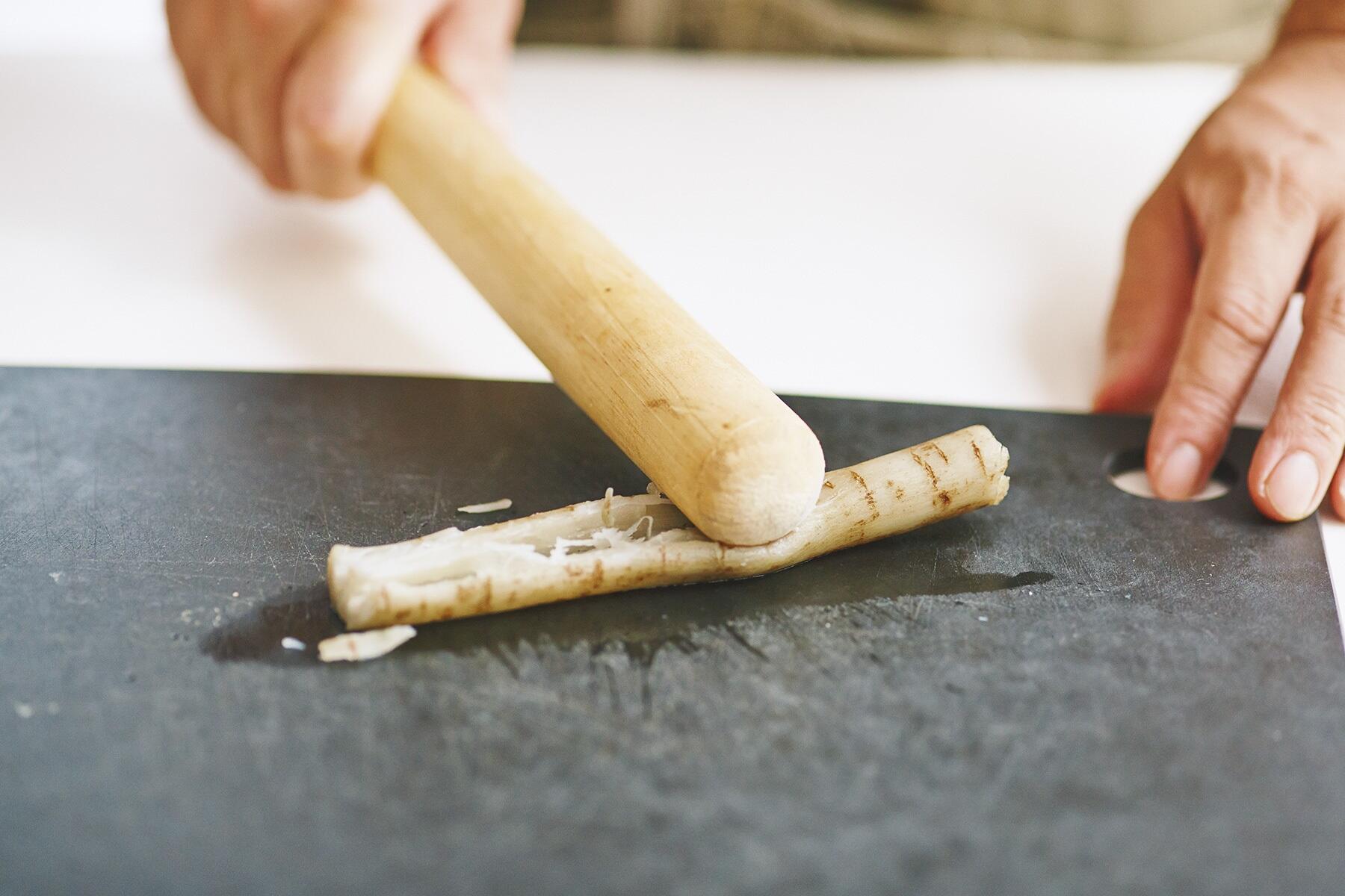 調味料をからめる