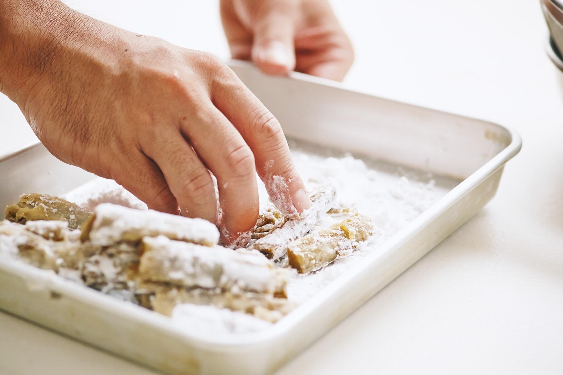 片栗粉をまぶす