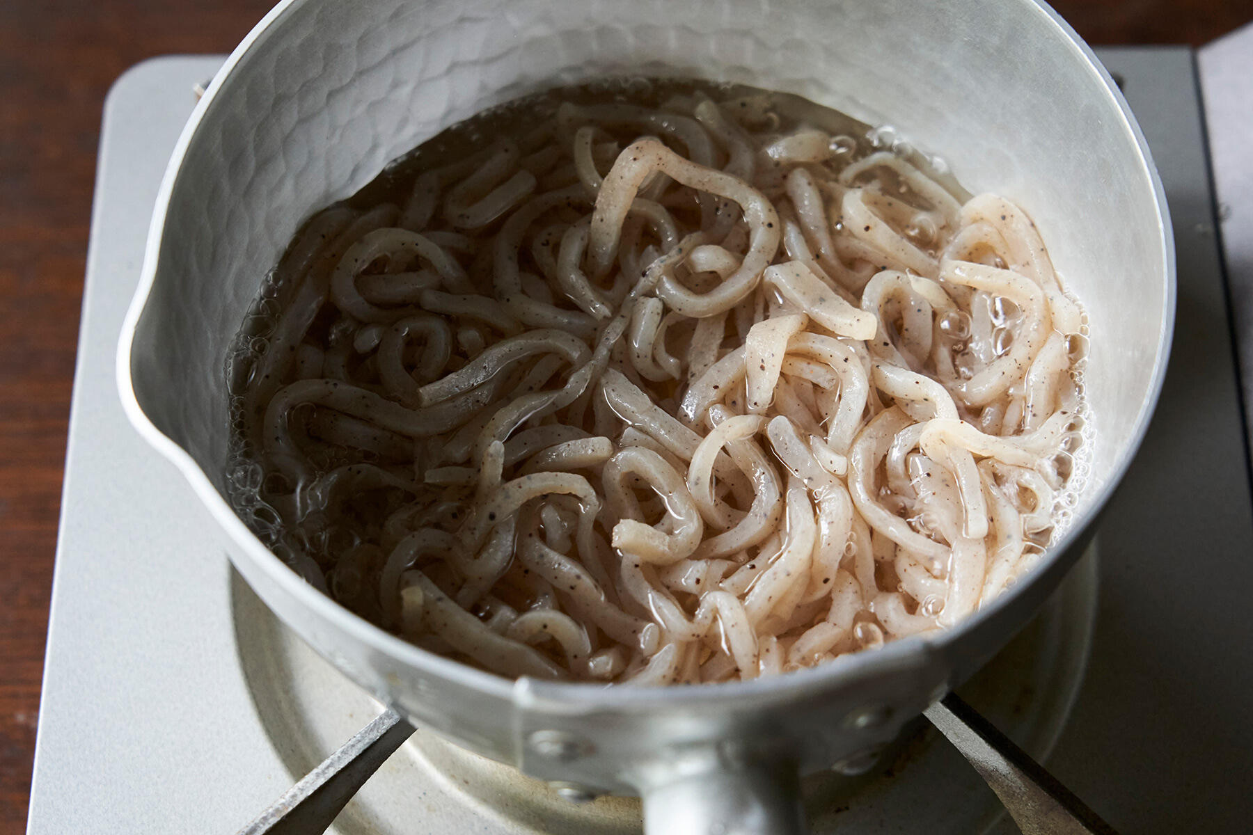 こんにゃくをゆでる