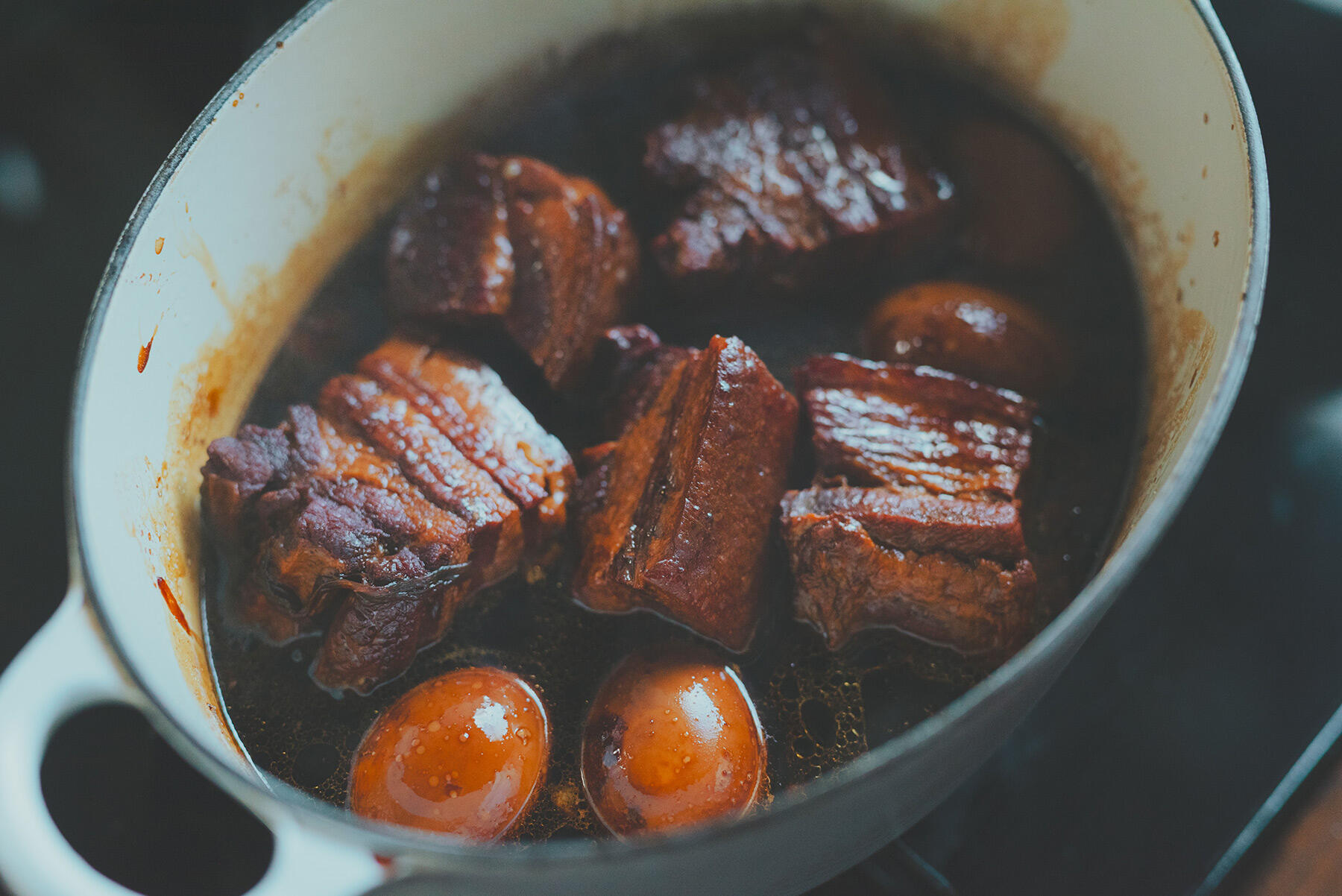 ゆで玉子を入れる