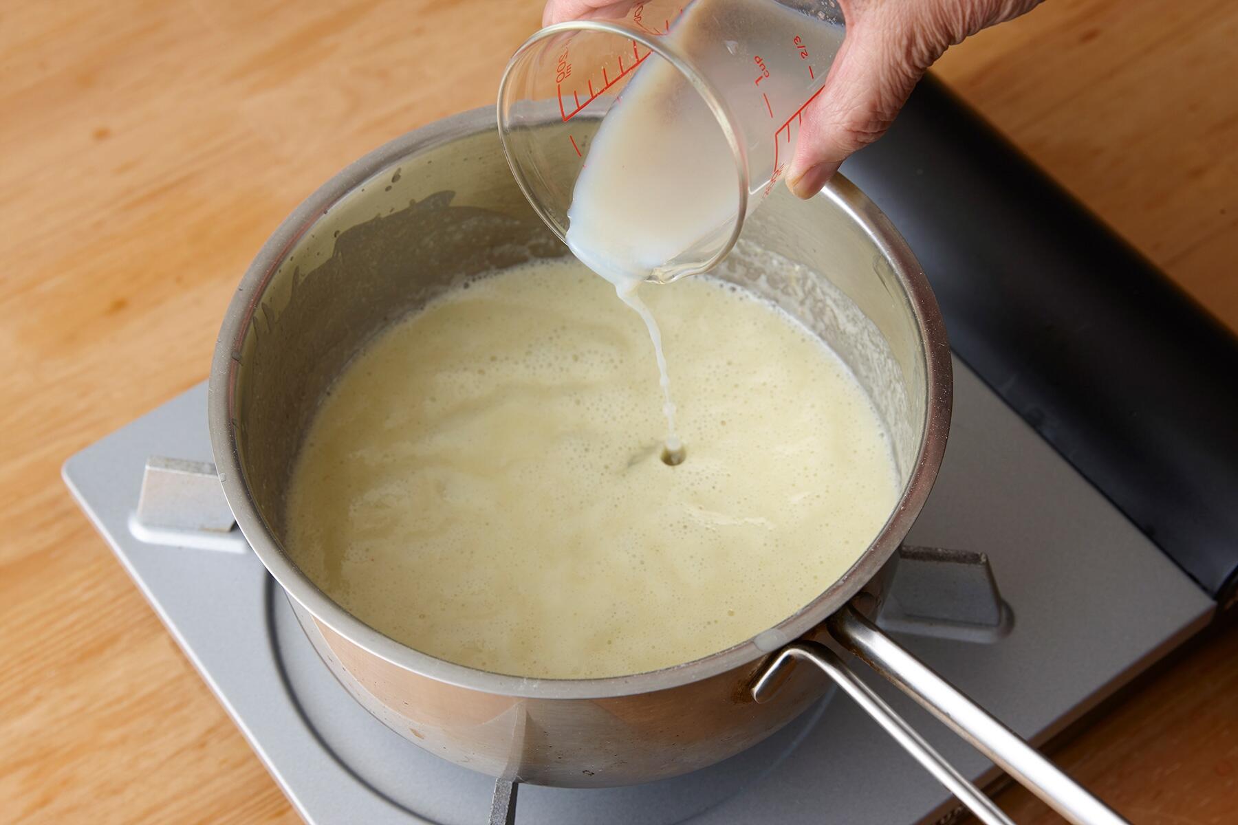 ホワイトソースをつくる