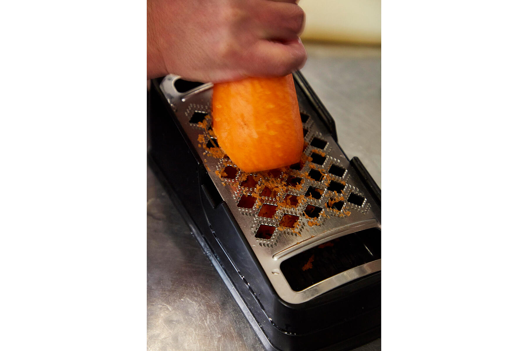 にんじんドレッシングの下準備