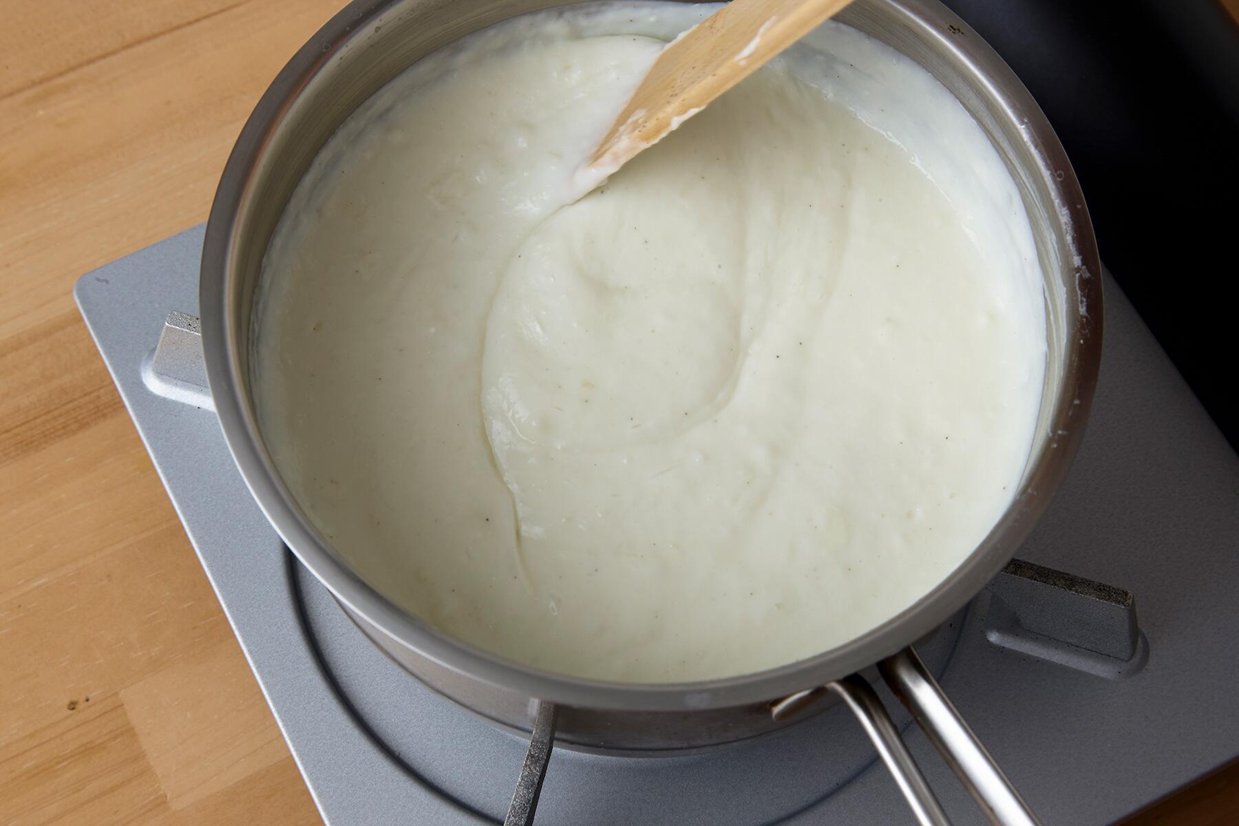 ホワイトソースをつくる