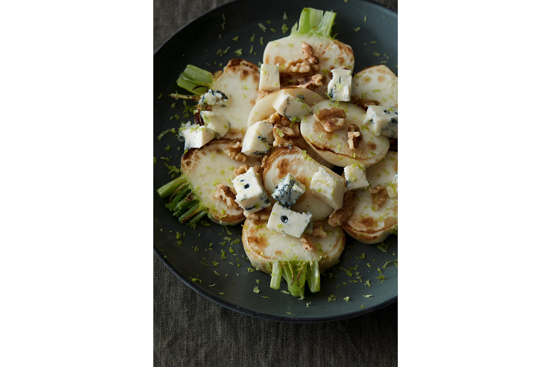 焼きかぶとブルーチーズの温かいサラダ