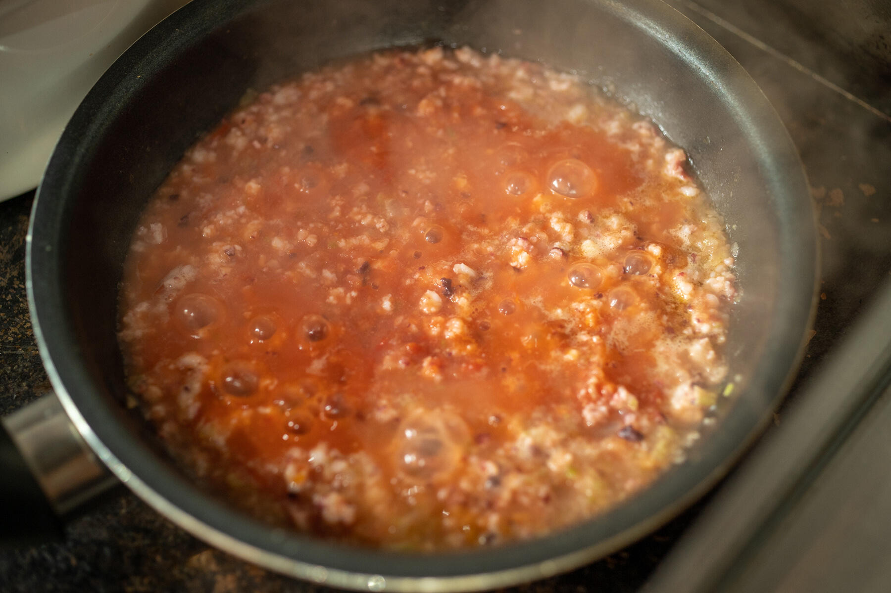 パッサータを加え煮込む