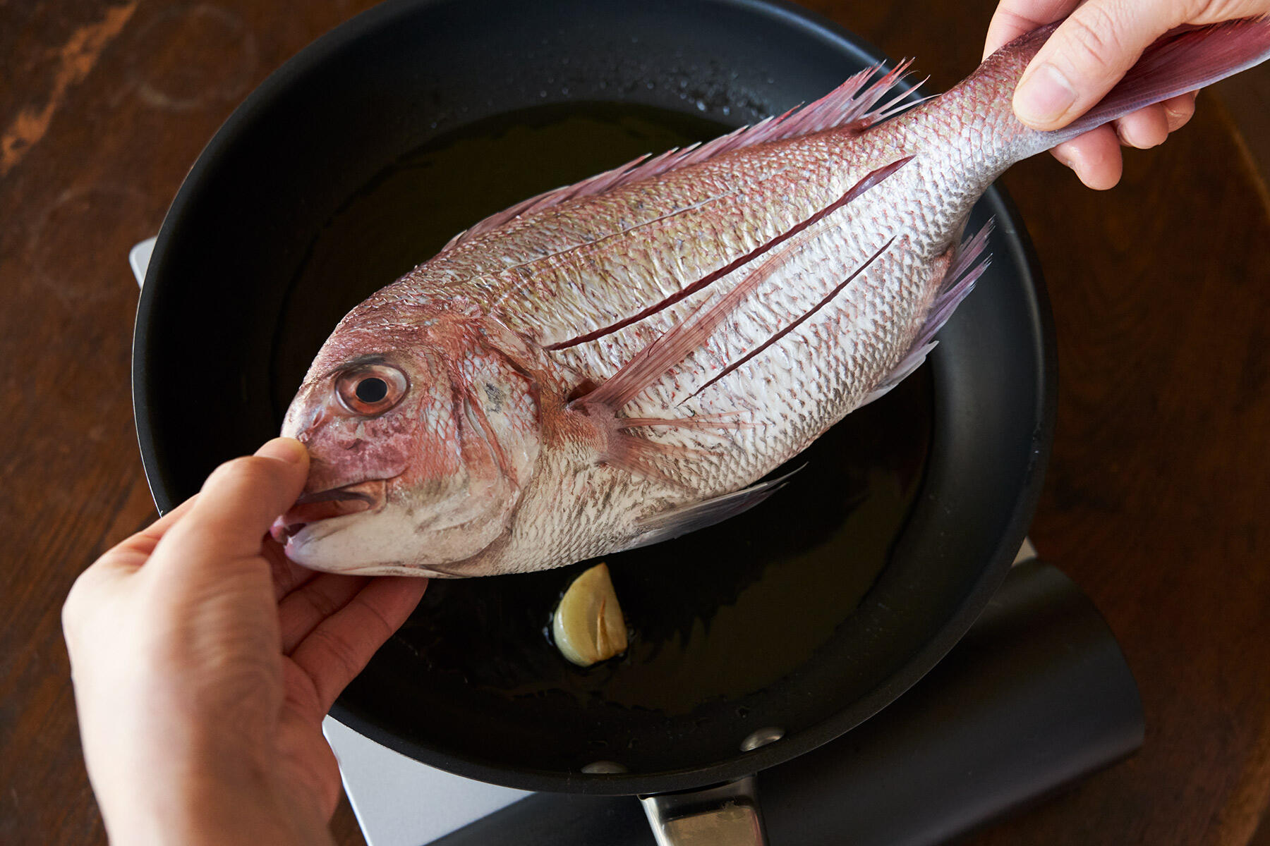 フライパンで火を通す