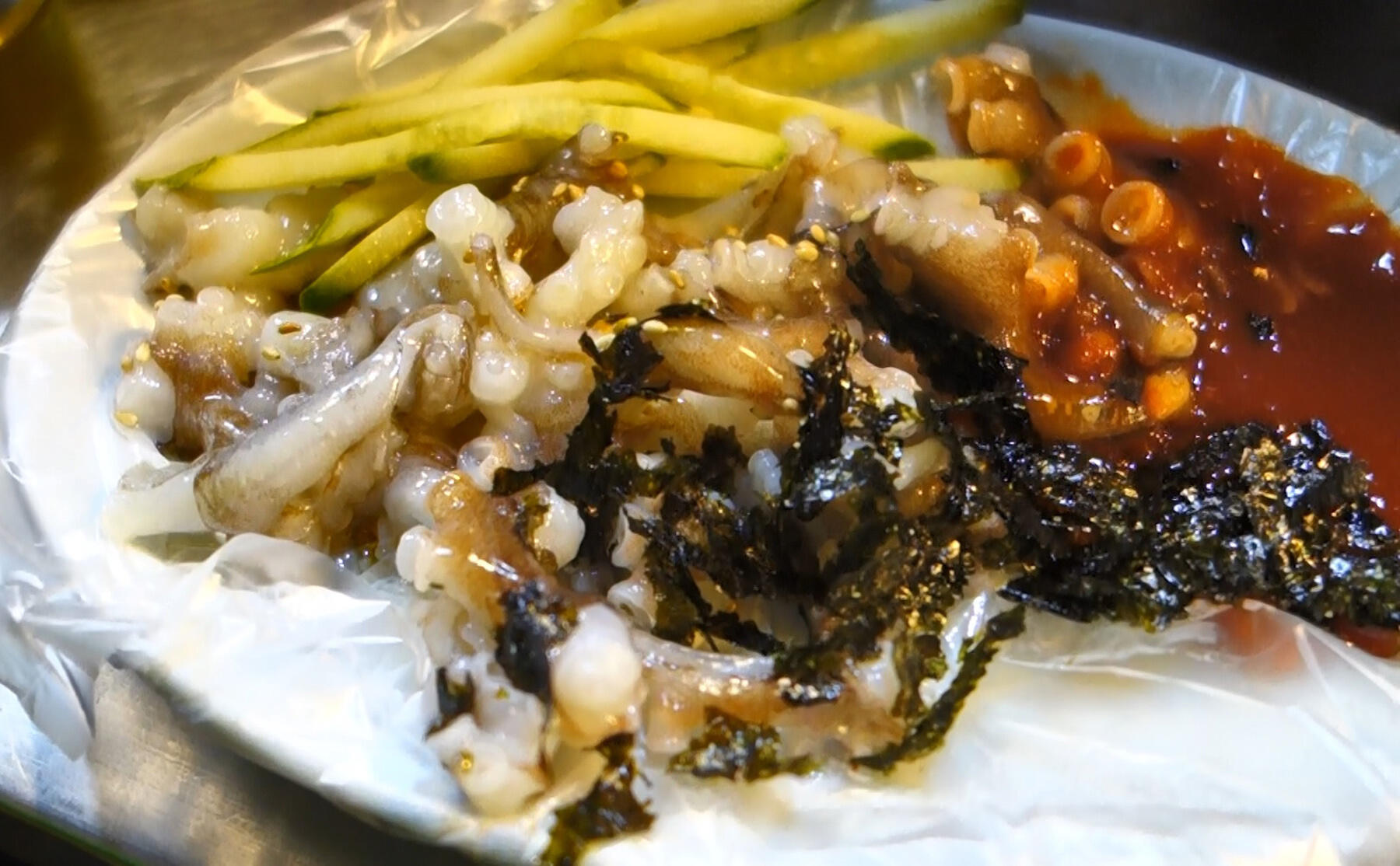 韓国の屋台街で食べた「世界一危険な料理」｜世界の韓国料理⑧ | 世界の○○～記憶に残る異国の一皿～ | 【公式】dancyu (ダンチュウ)
