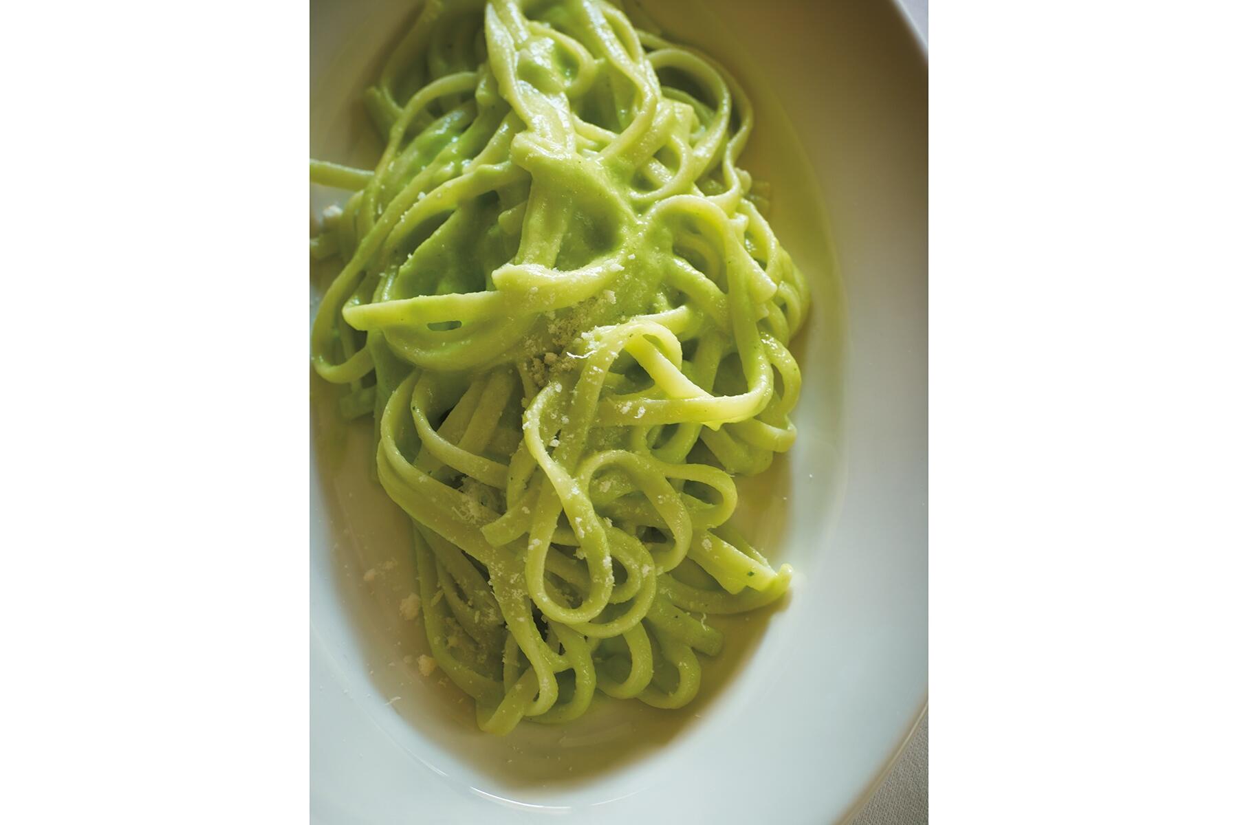 青くほろ苦い風味がたまらない“グリーンアスパラの鮮やかパスタ”