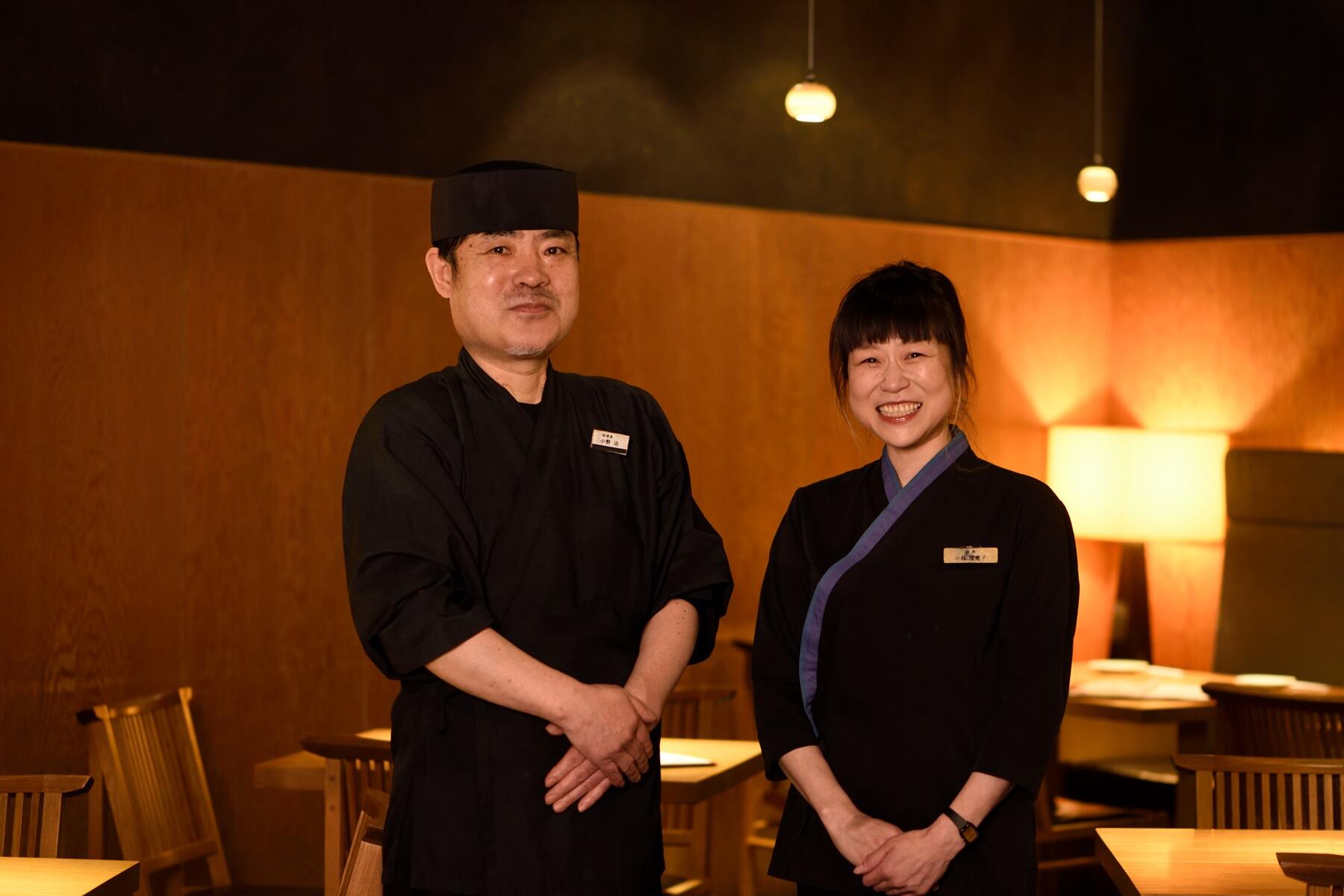 料理長の小野治さんと店長の小林理恵子さん