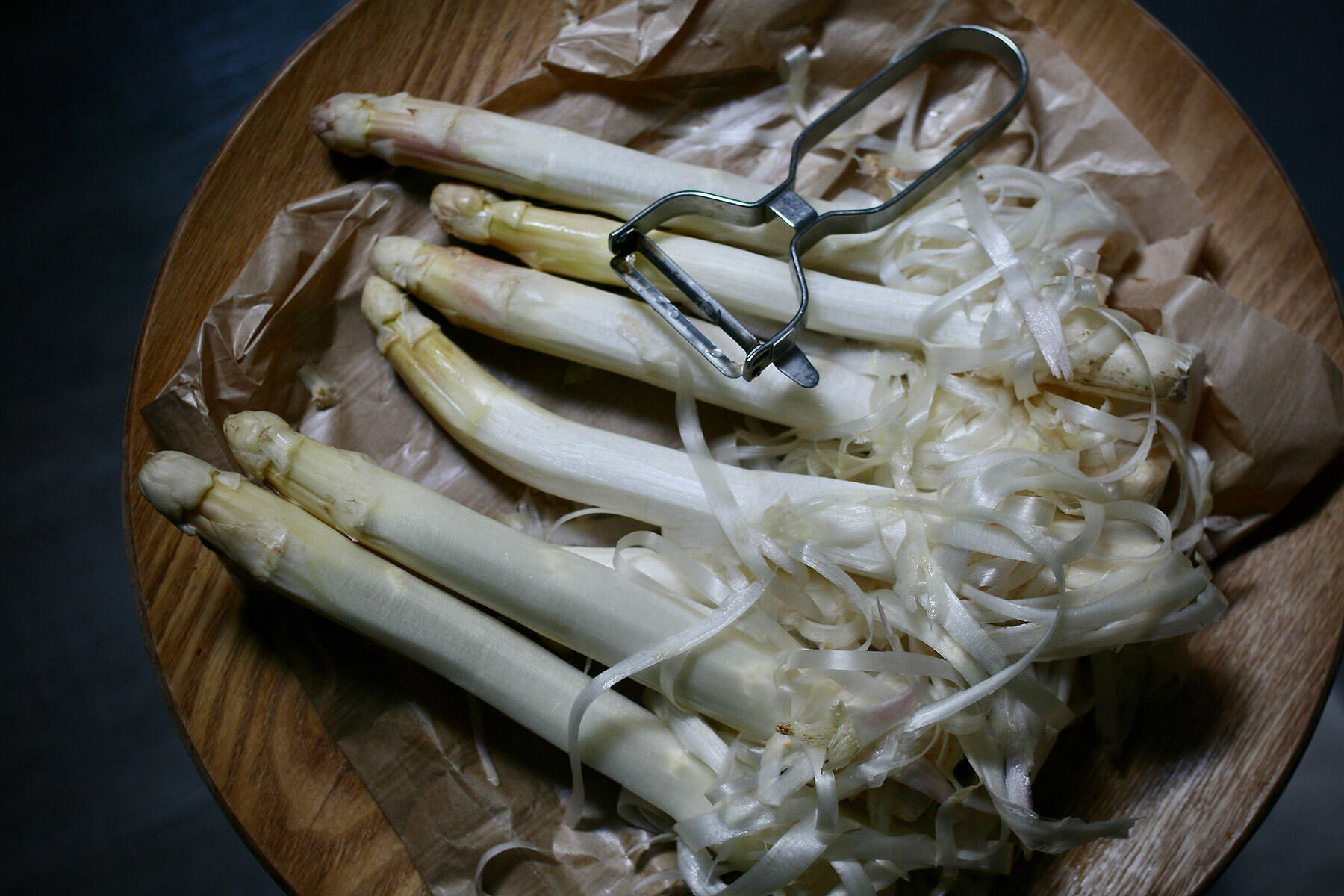 ホワイトアスパラの下準備