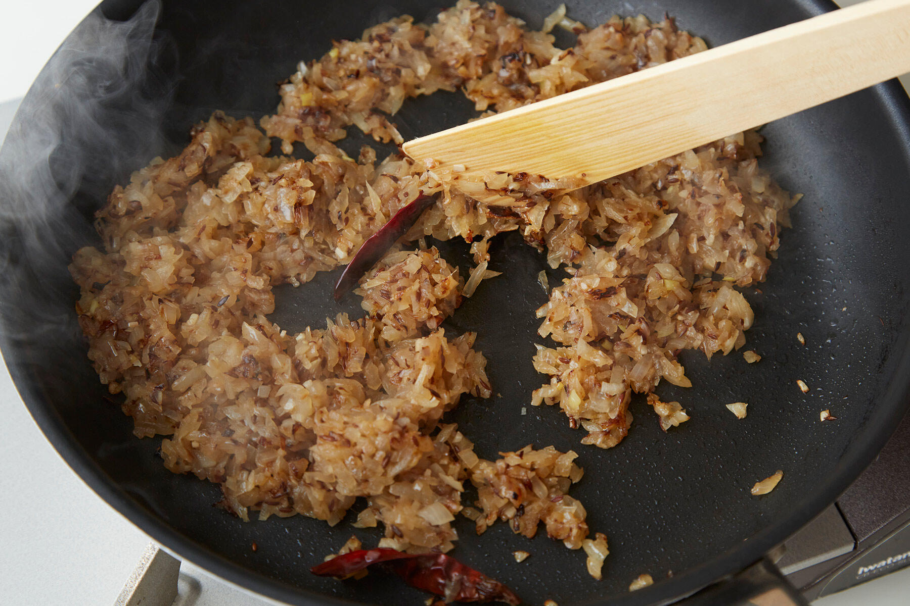 色づくまで炒める