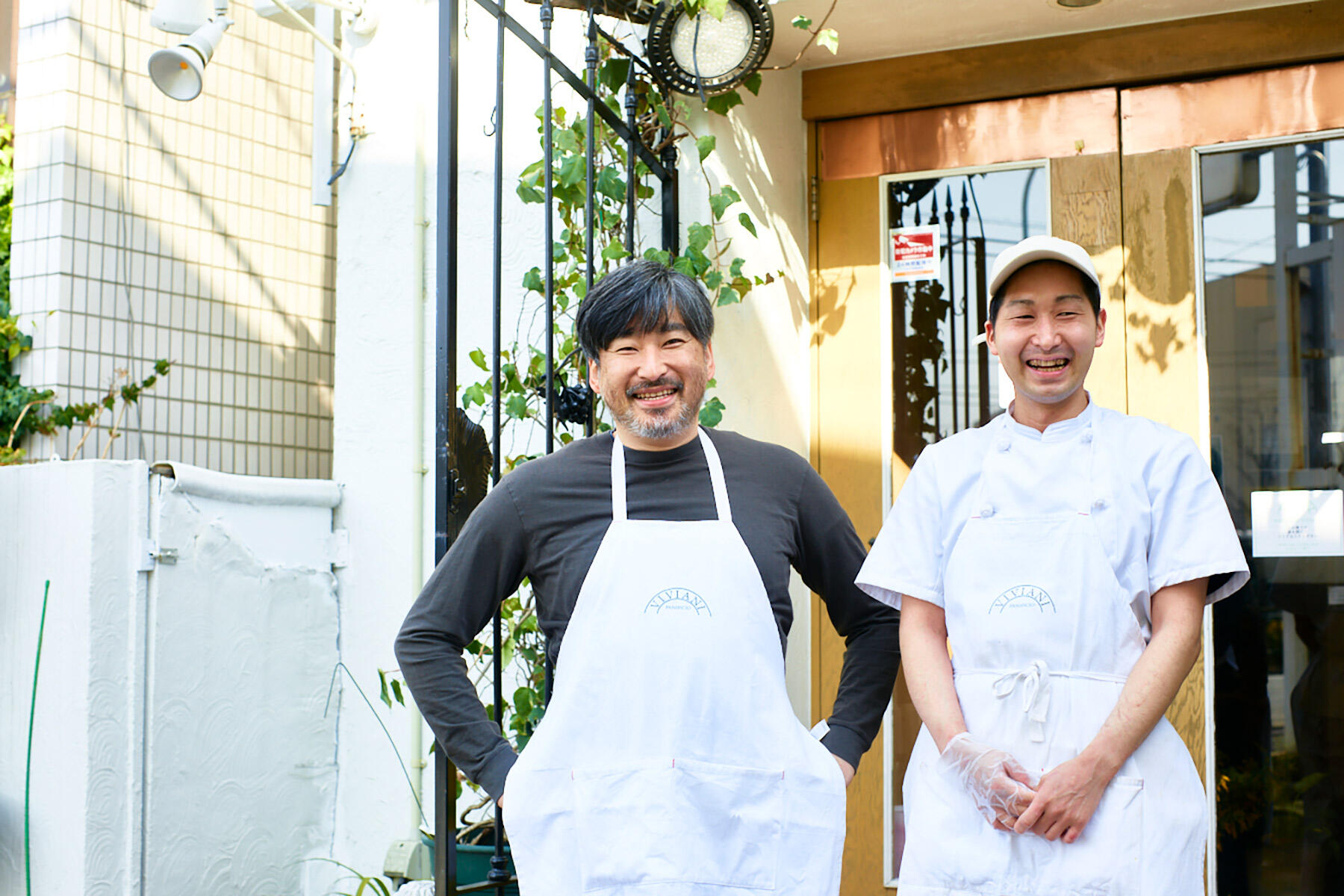 左がオーナーの小串貴昌さん、右がパン職人の布施優希さん。