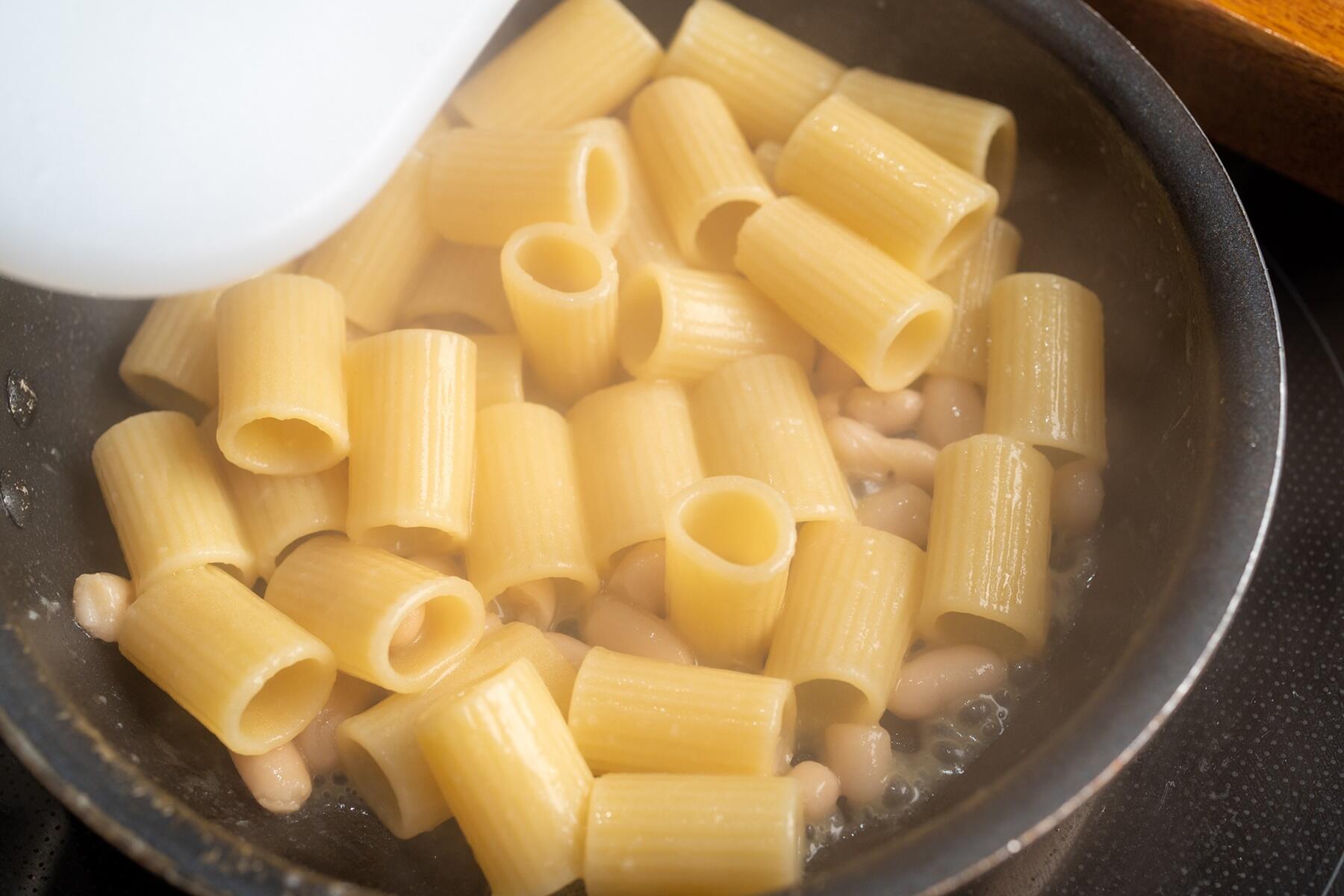 パスタを加える