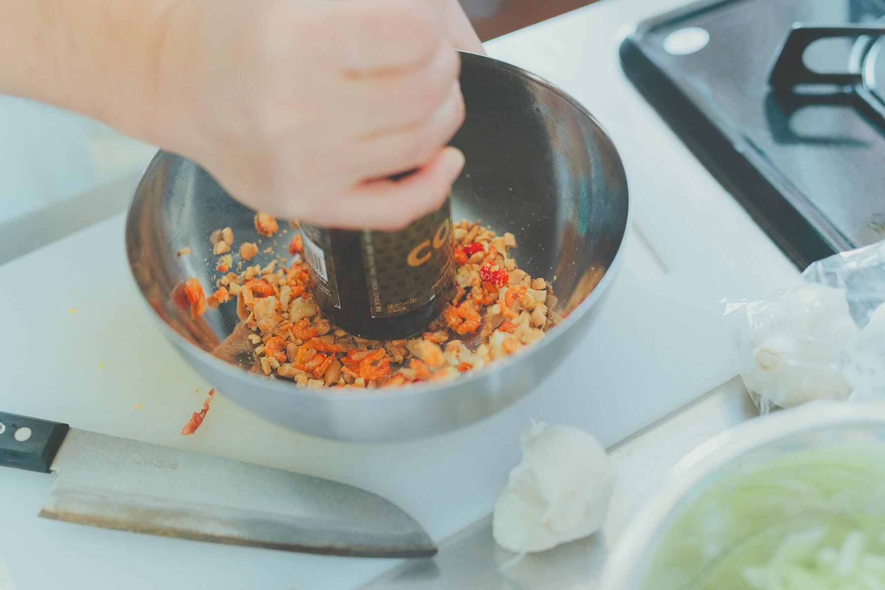 にんにくを加える