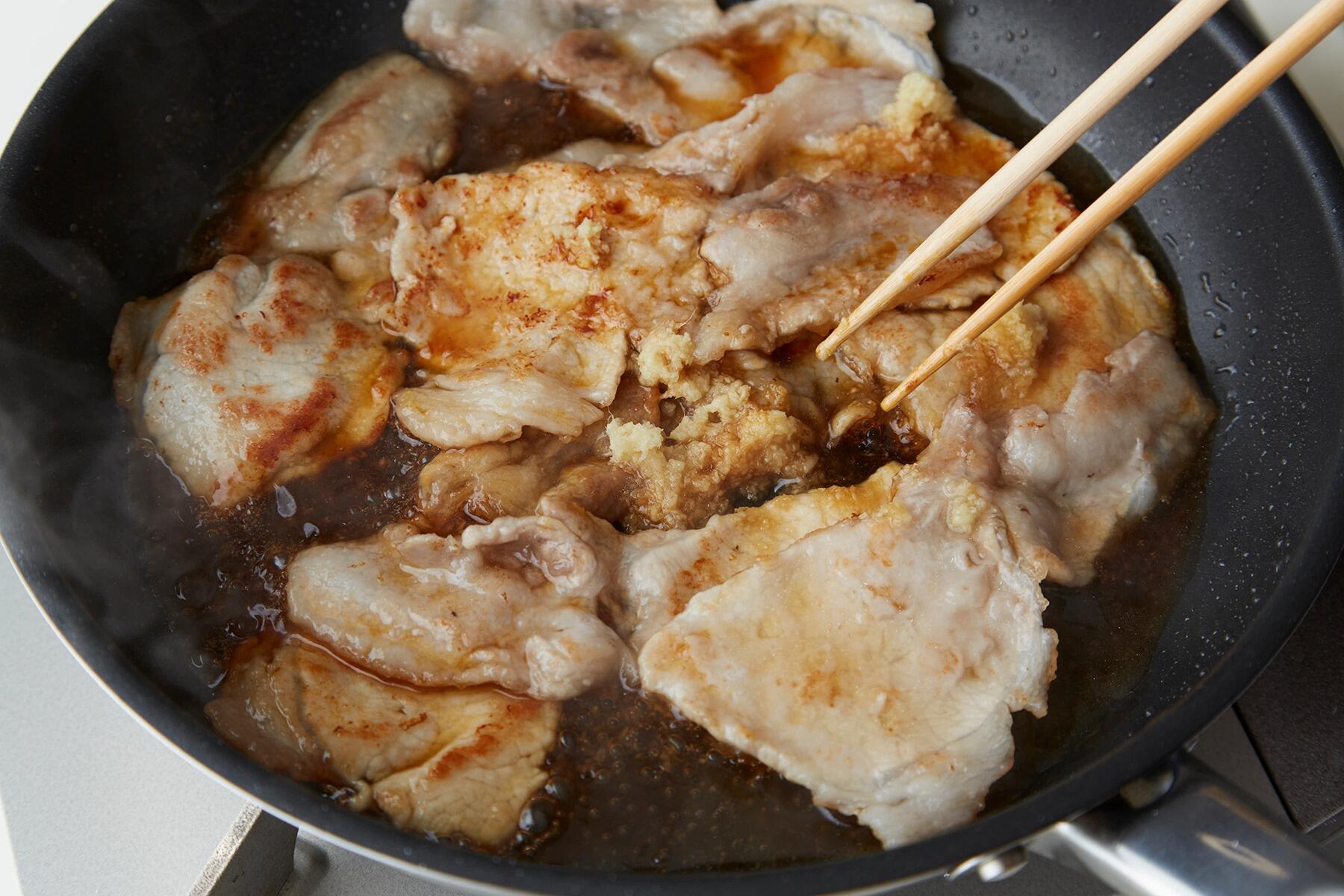 生姜を加え、仕上げる