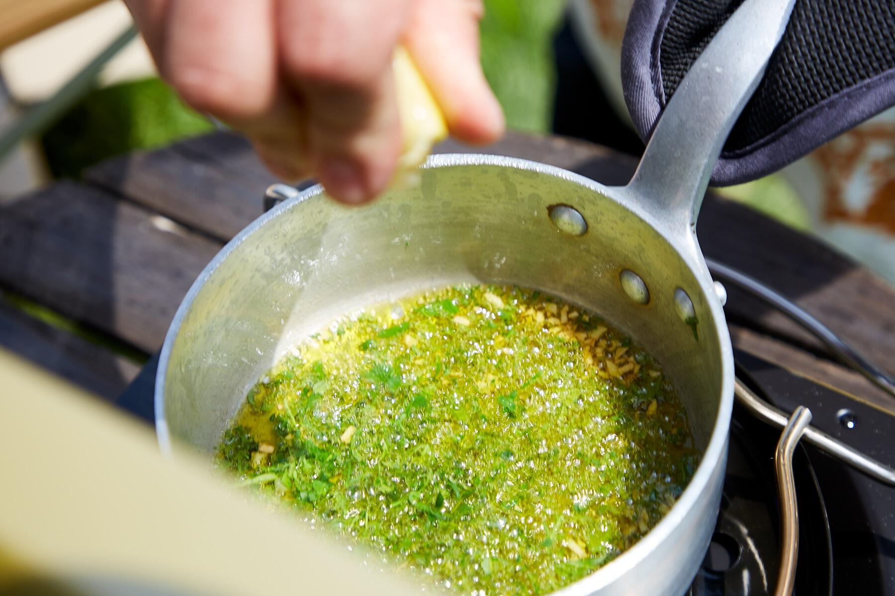 ハーブオイルをつくる