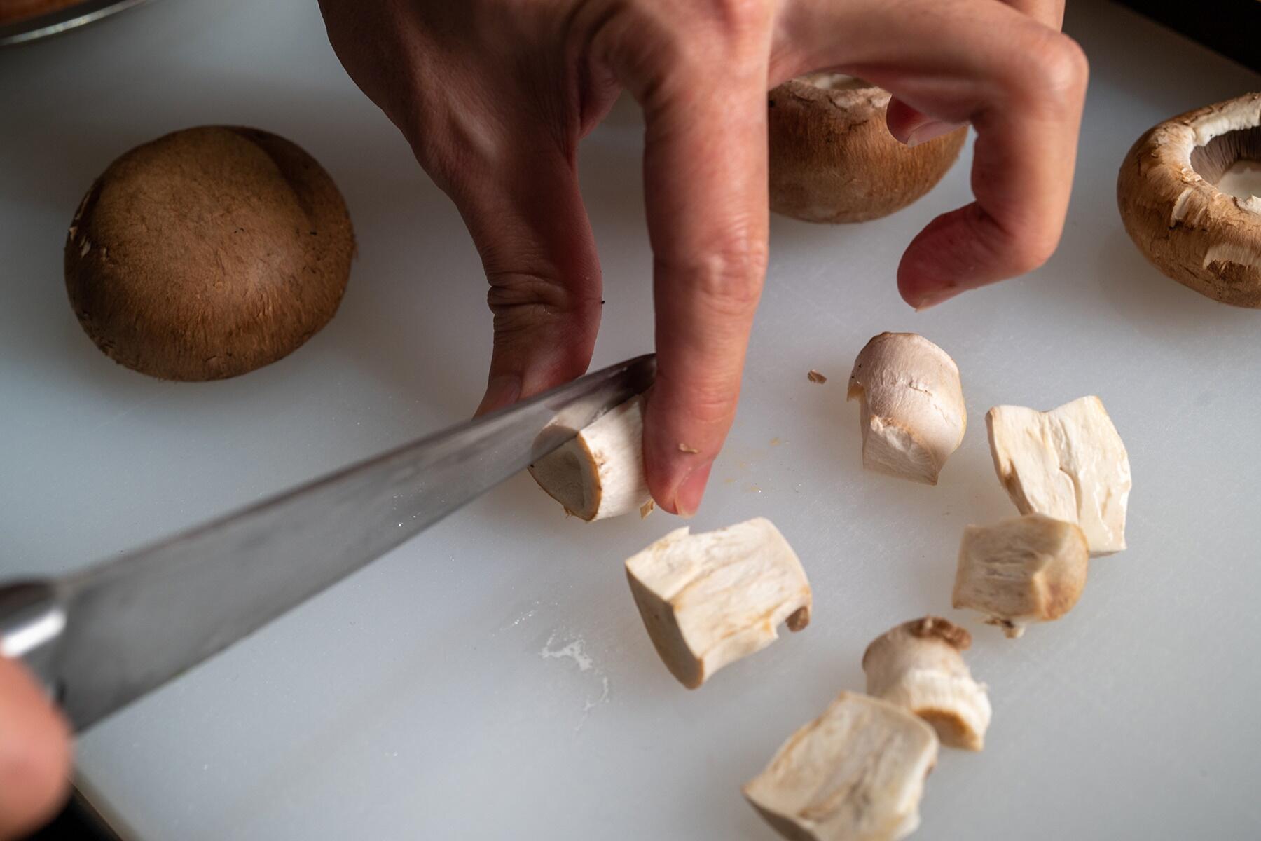 マッシュルームの下ごしらえ