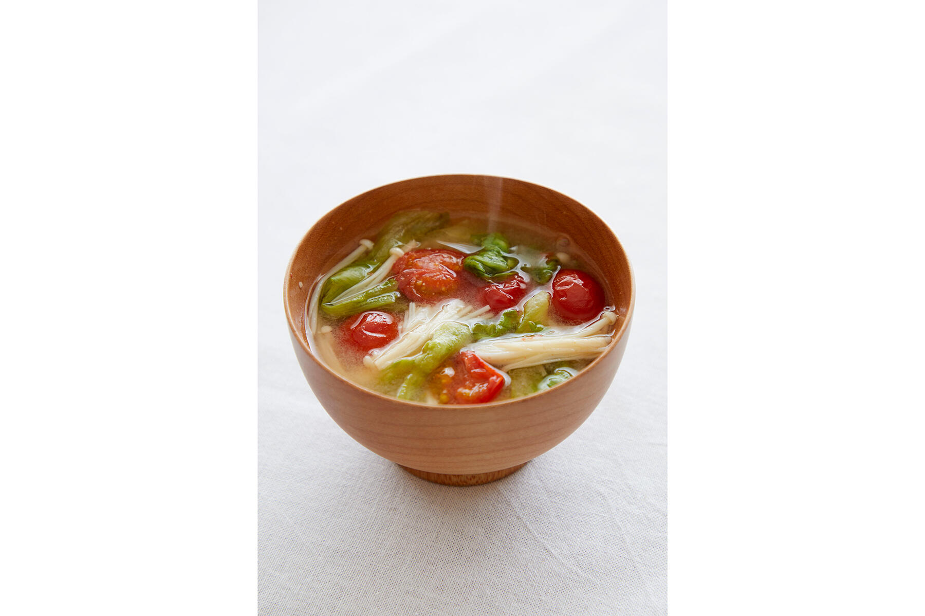 レタスとミニトマトの味噌汁