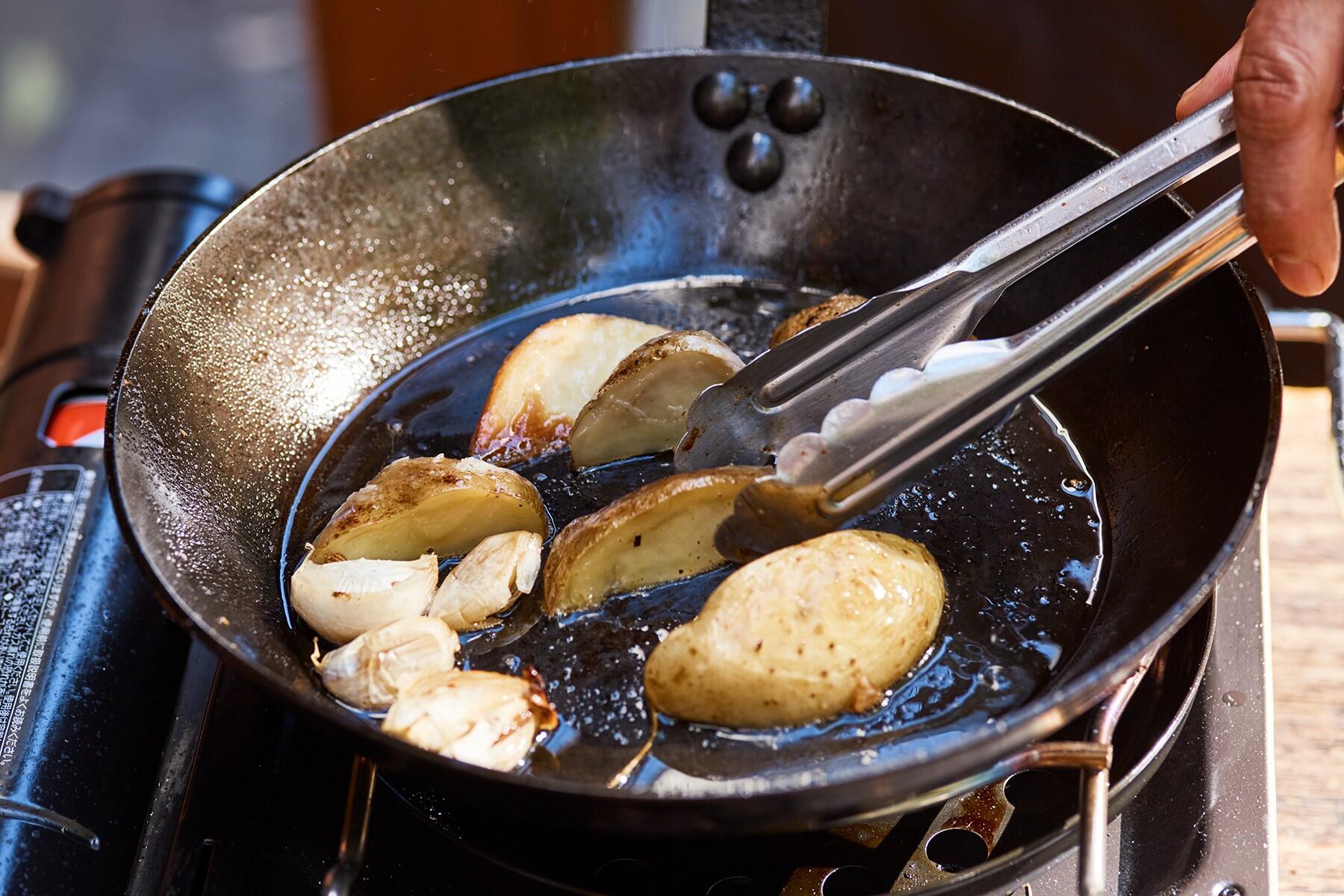 じゃがいもを焼く
