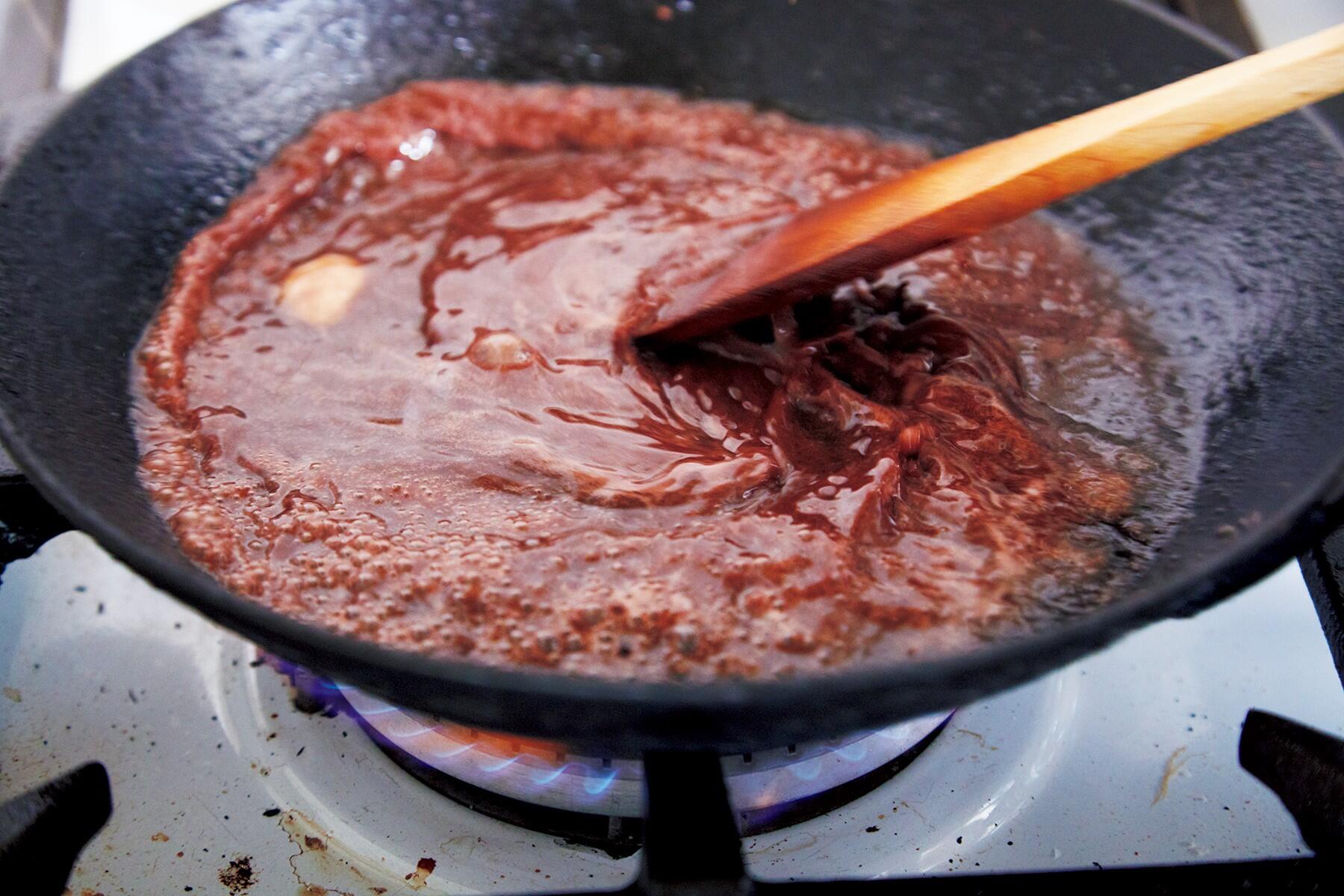 ソースをつくり、仕上げる