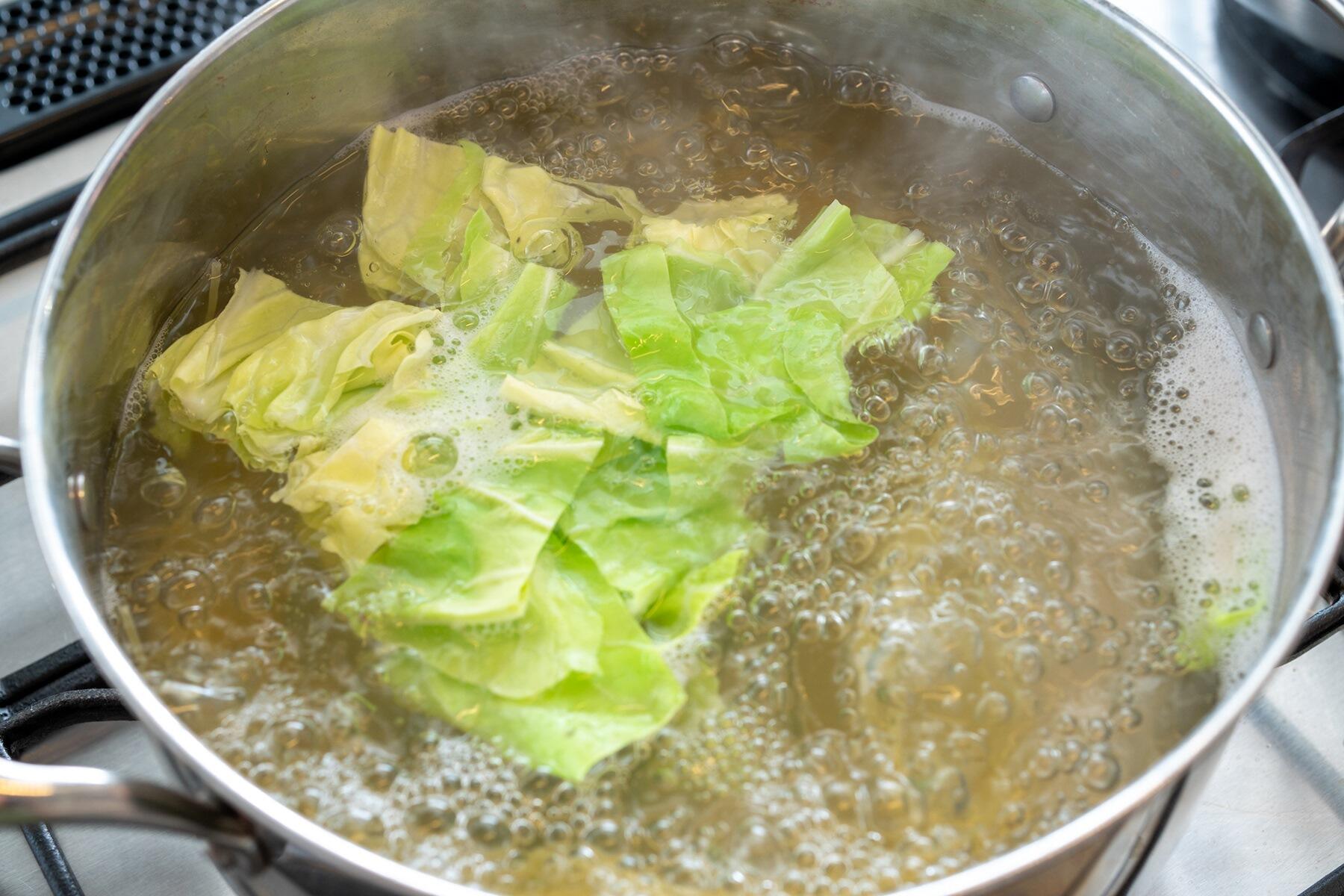 キャベツをゆでる