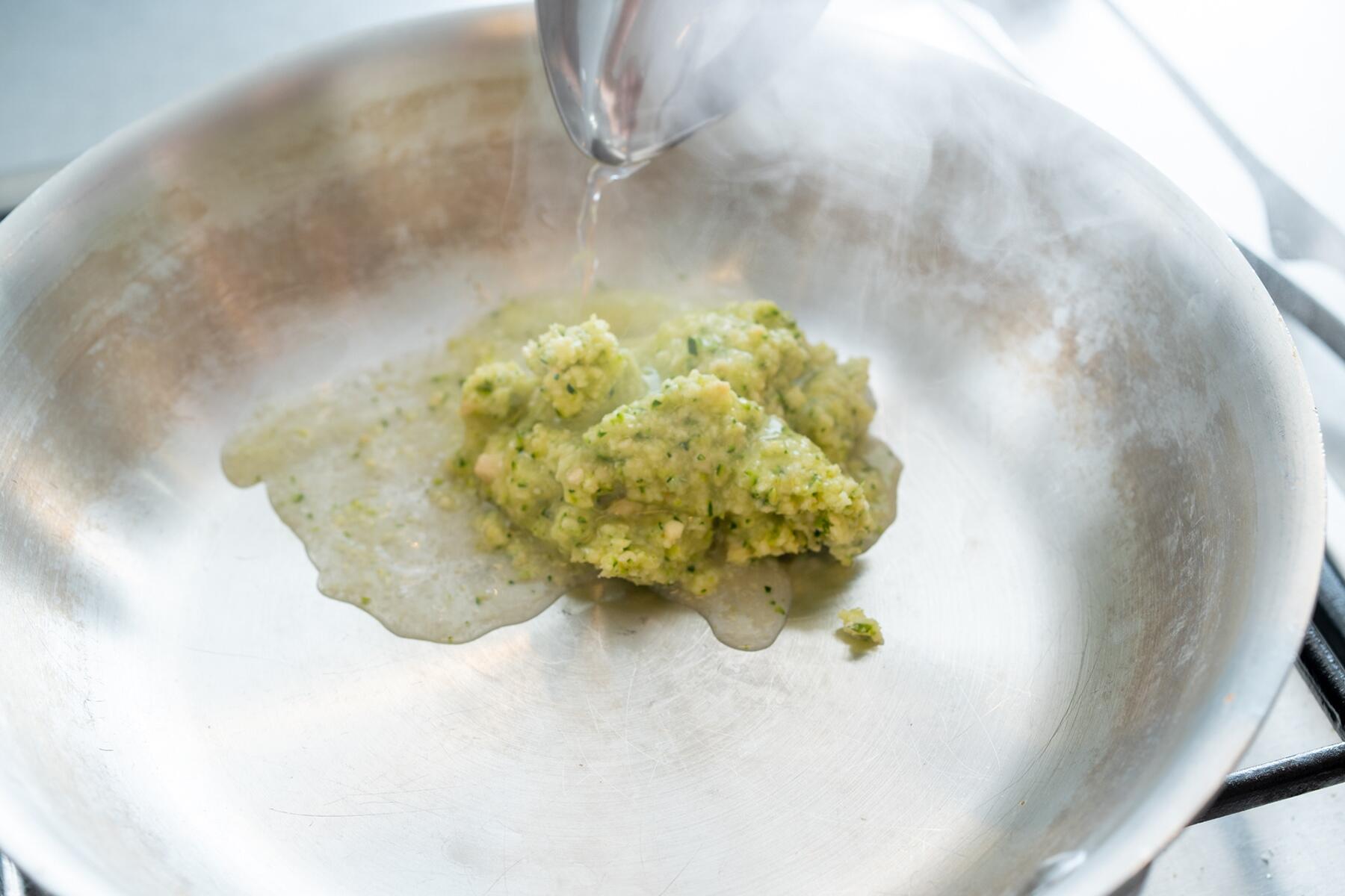 ソースを温める