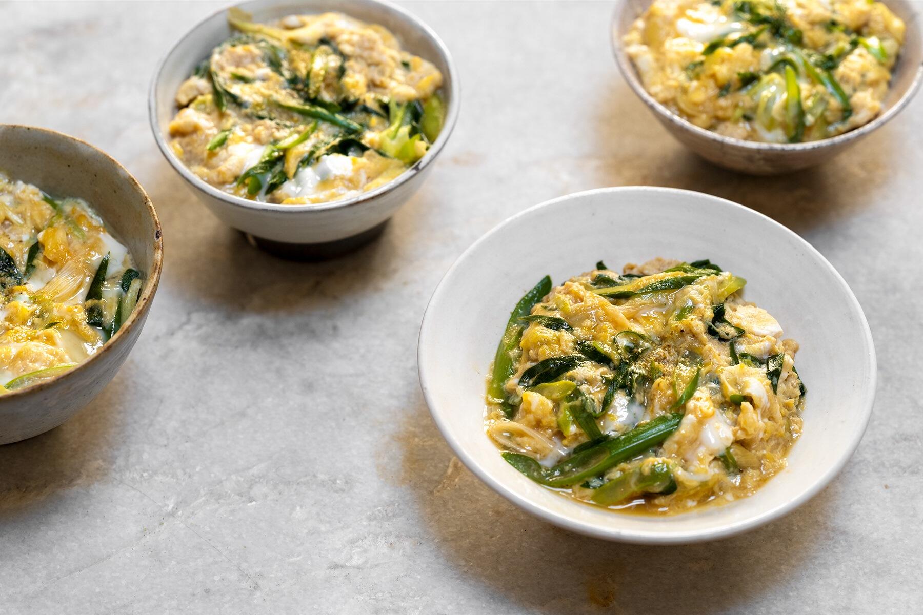 青ねぎがふわっと香る“玉子丼”