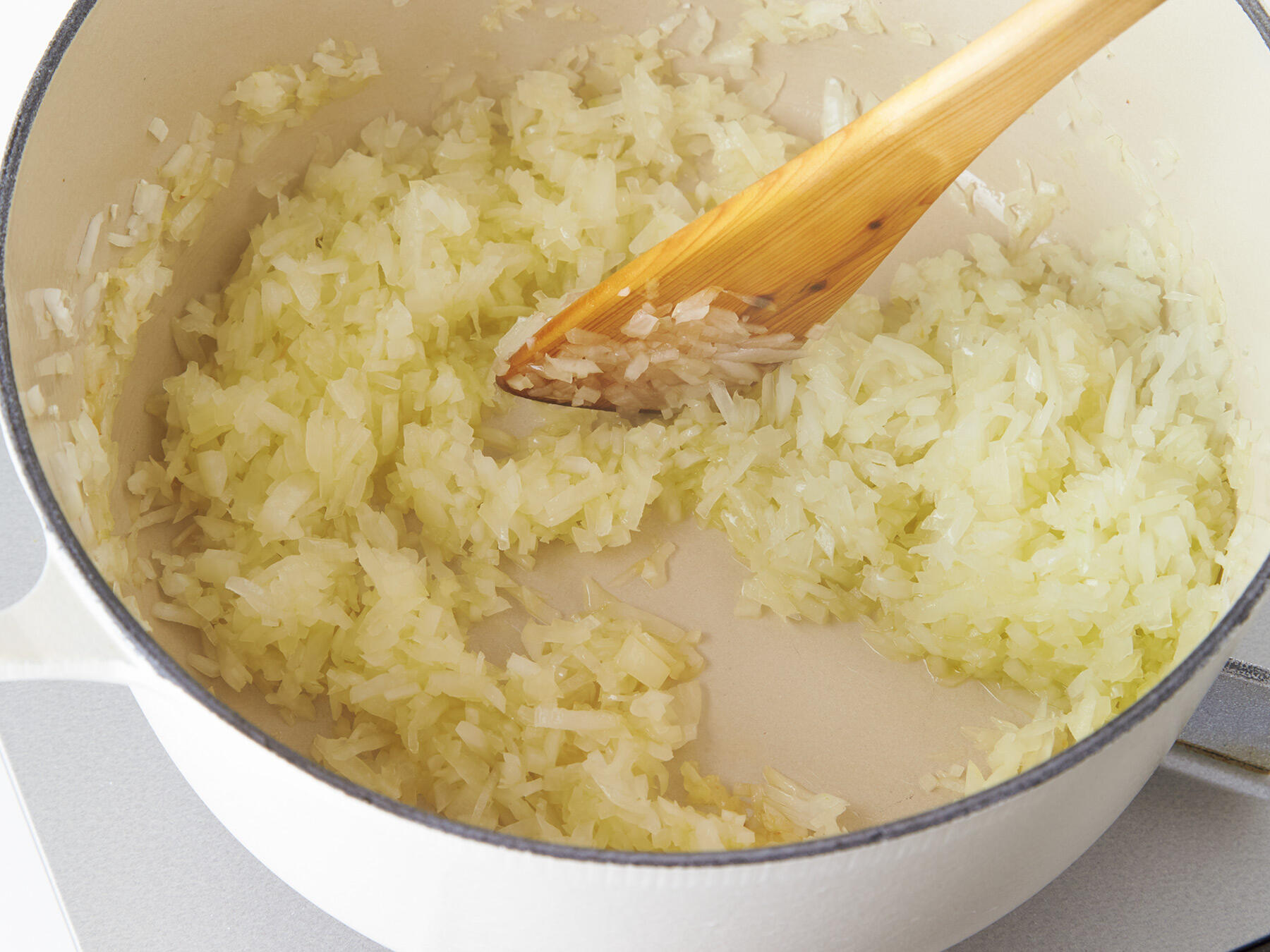 玉ねぎを炒める