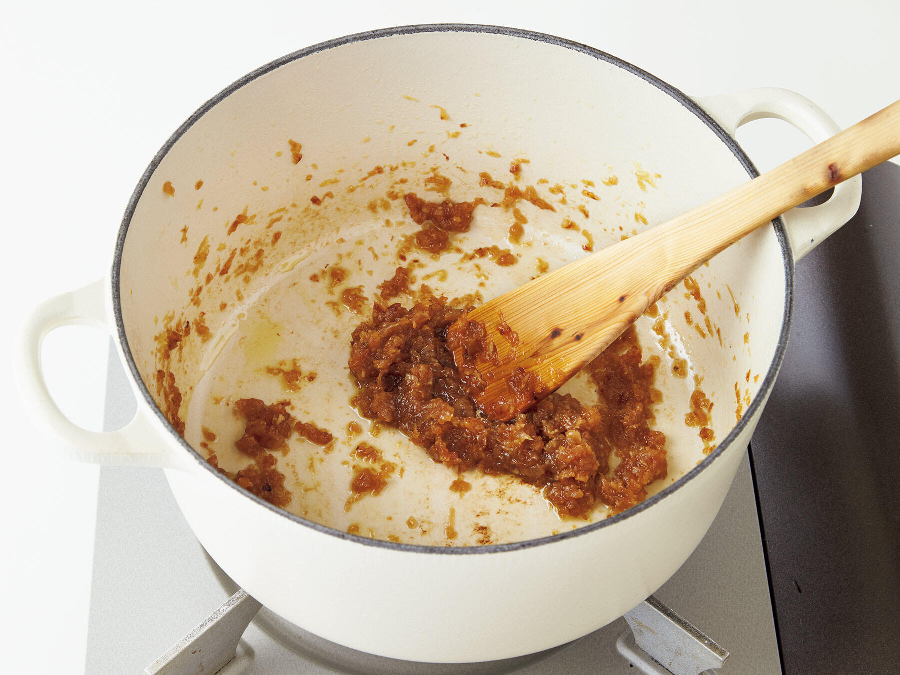 茶色になるまで炒める