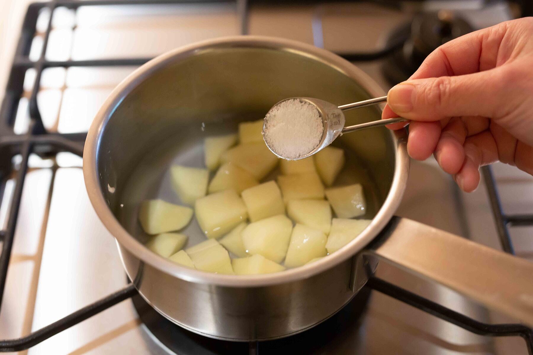 じゃがいもをゆでる