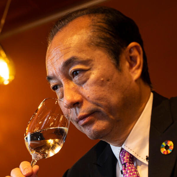 田崎 真也(たさき・しんや)