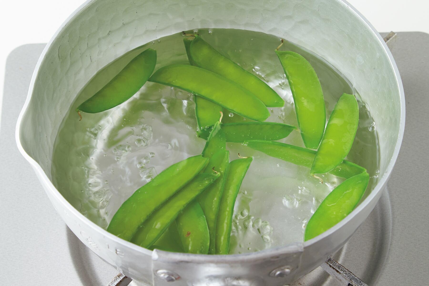 絹さやの下準備