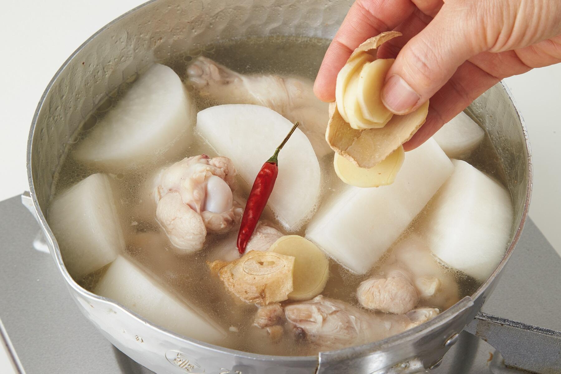 蓋をしてさらに煮る