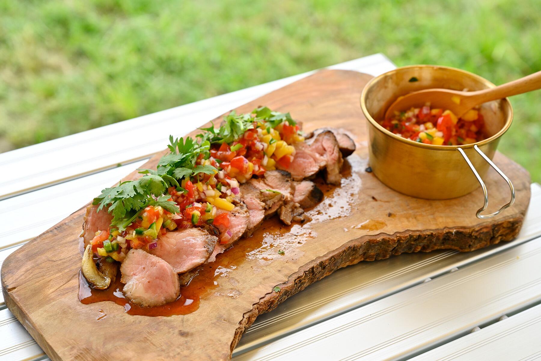 豚のスパイシーグリル マンゴーサルサ