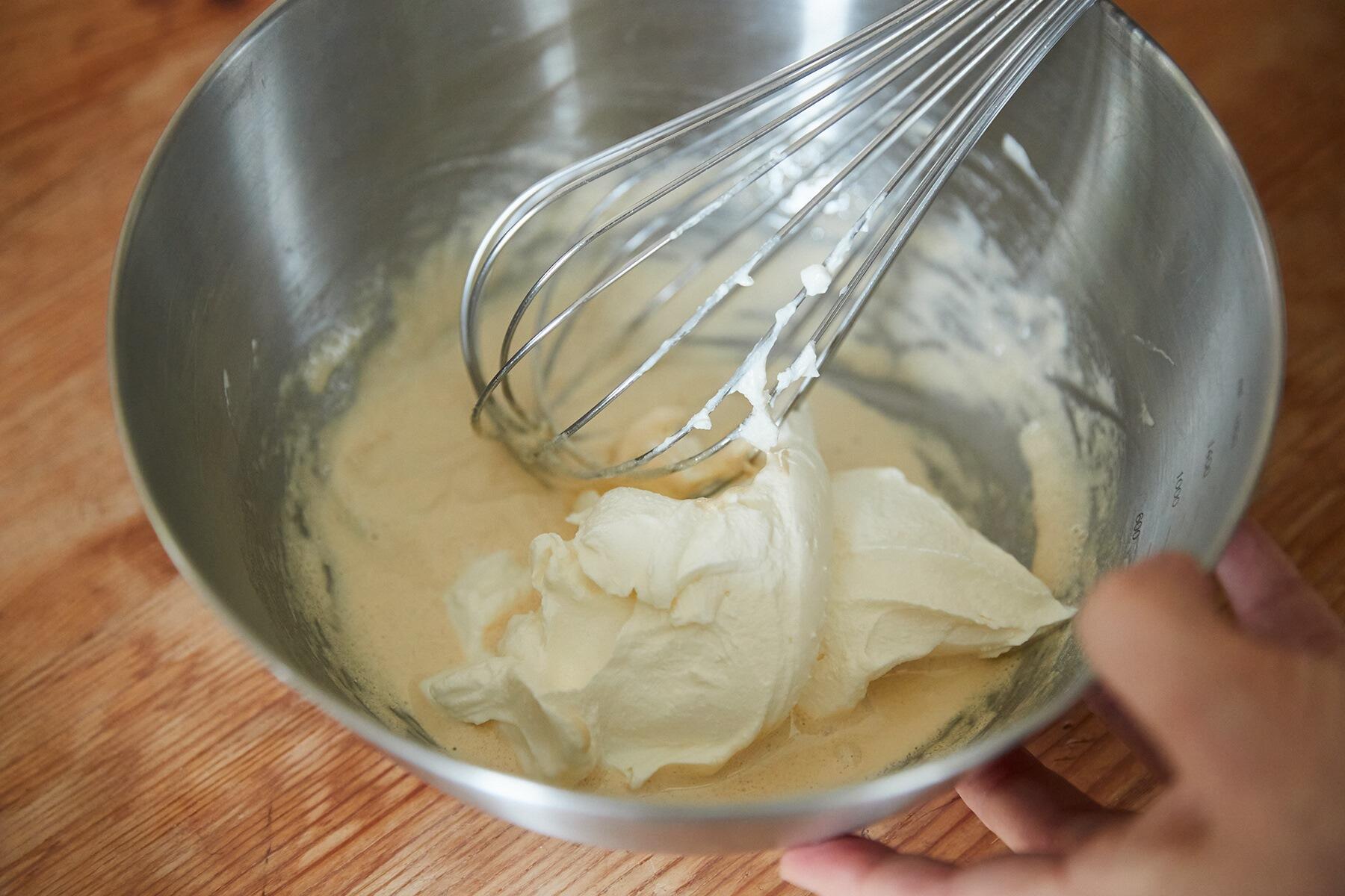 マスカルポーネを加える